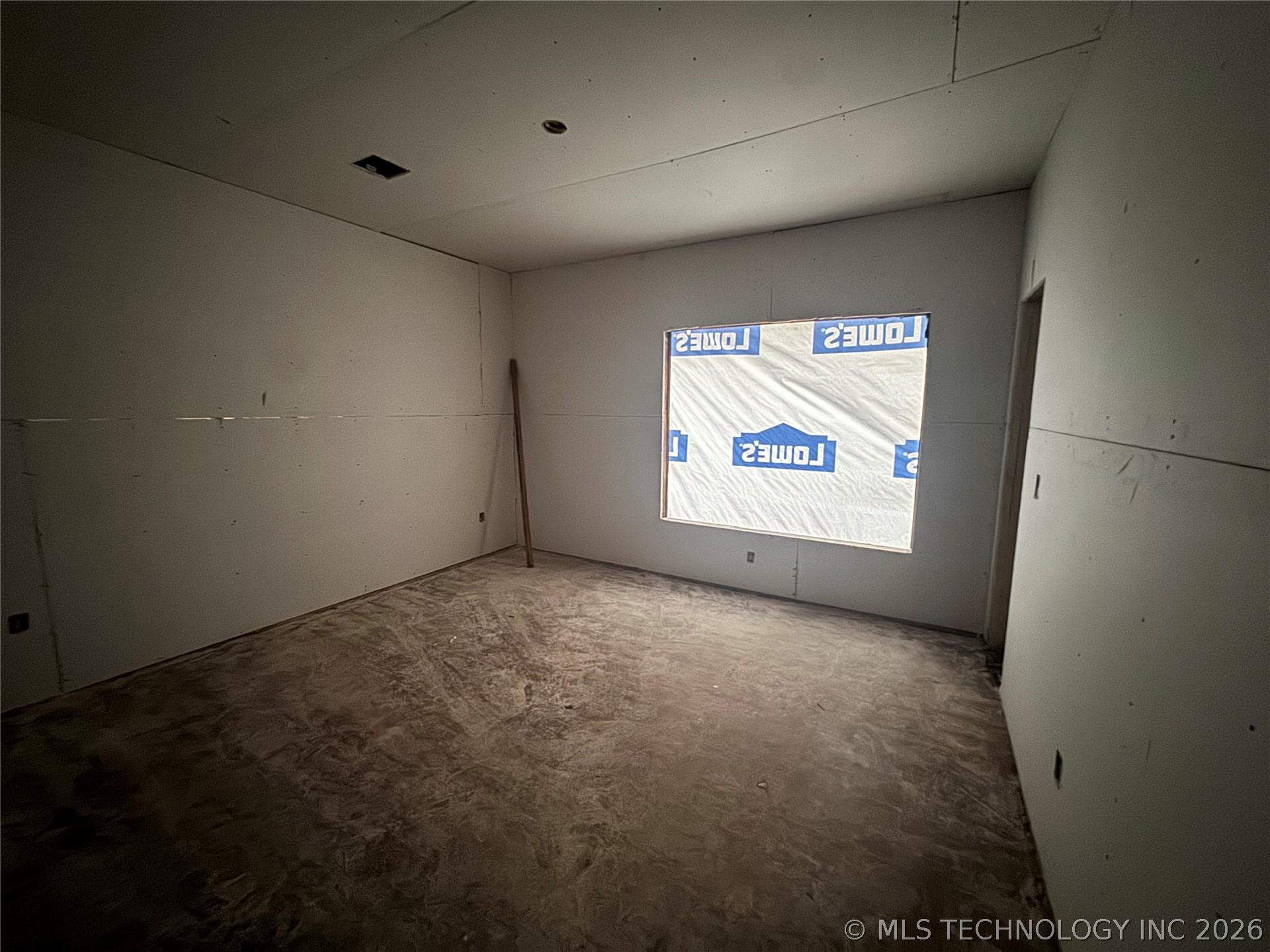 1123 S Newport Avenue Property Photo 13