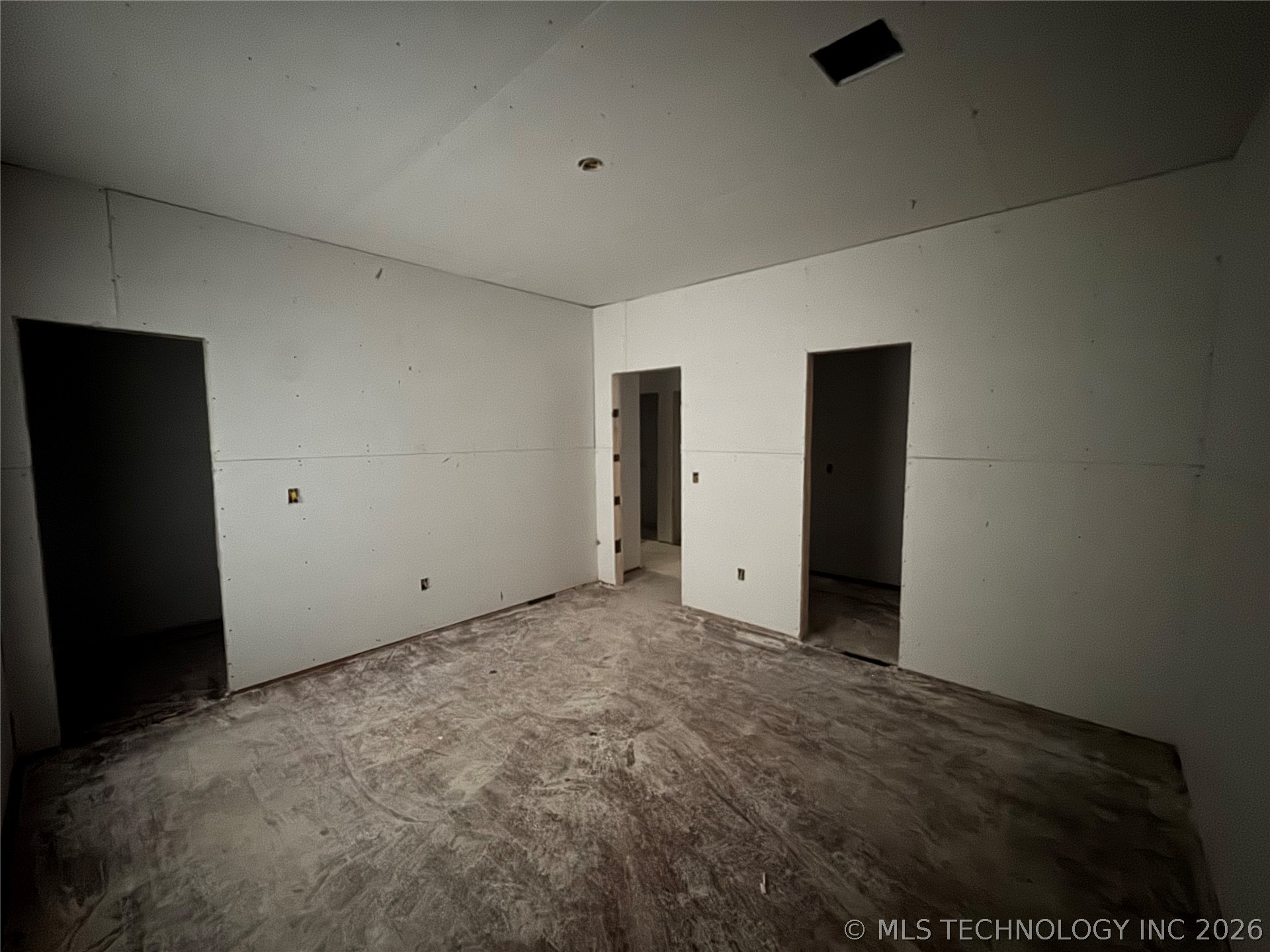 1123 S Newport Avenue Property Photo 14