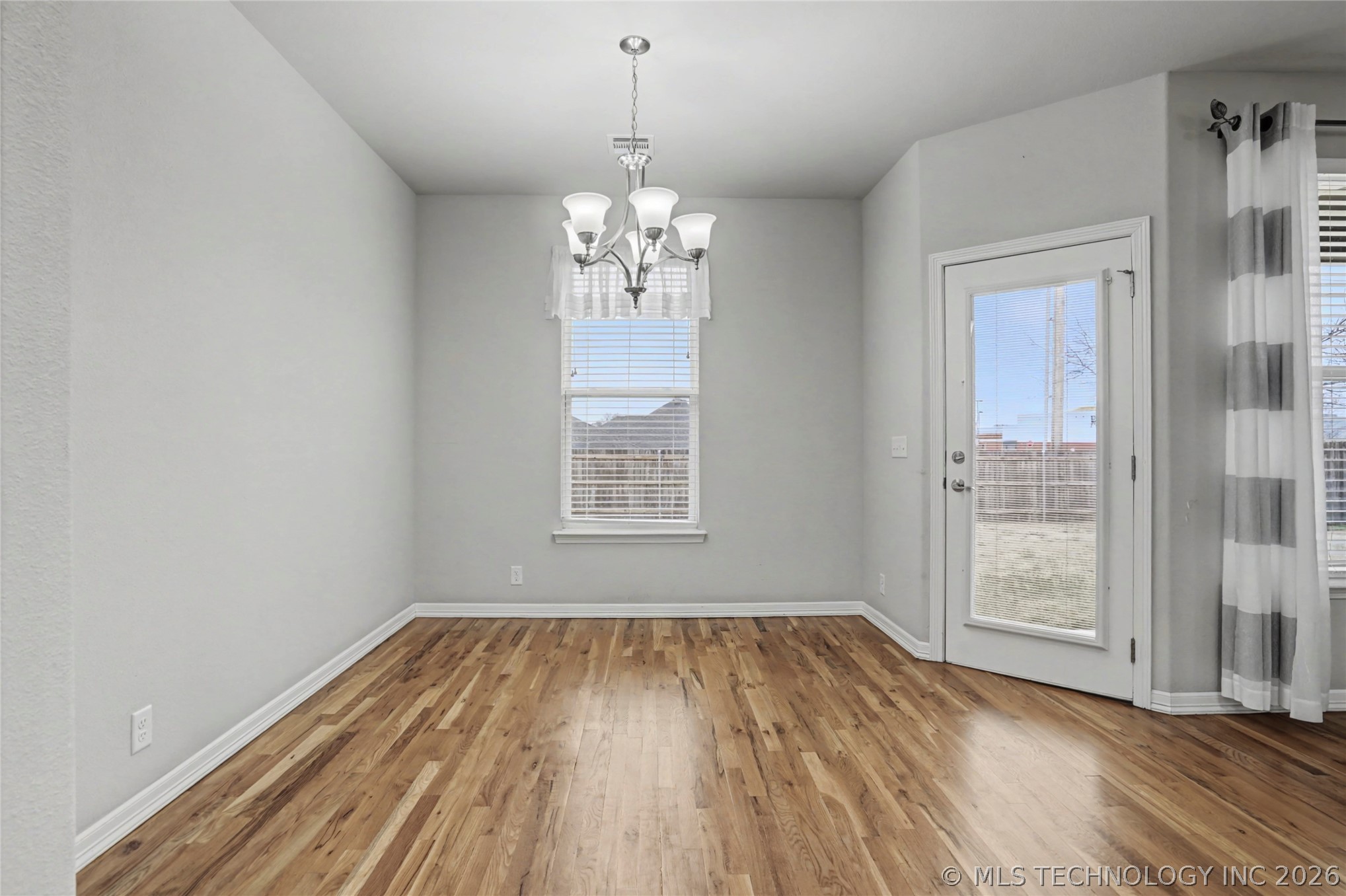7311 E Oak Ridge Street Property Photo 9