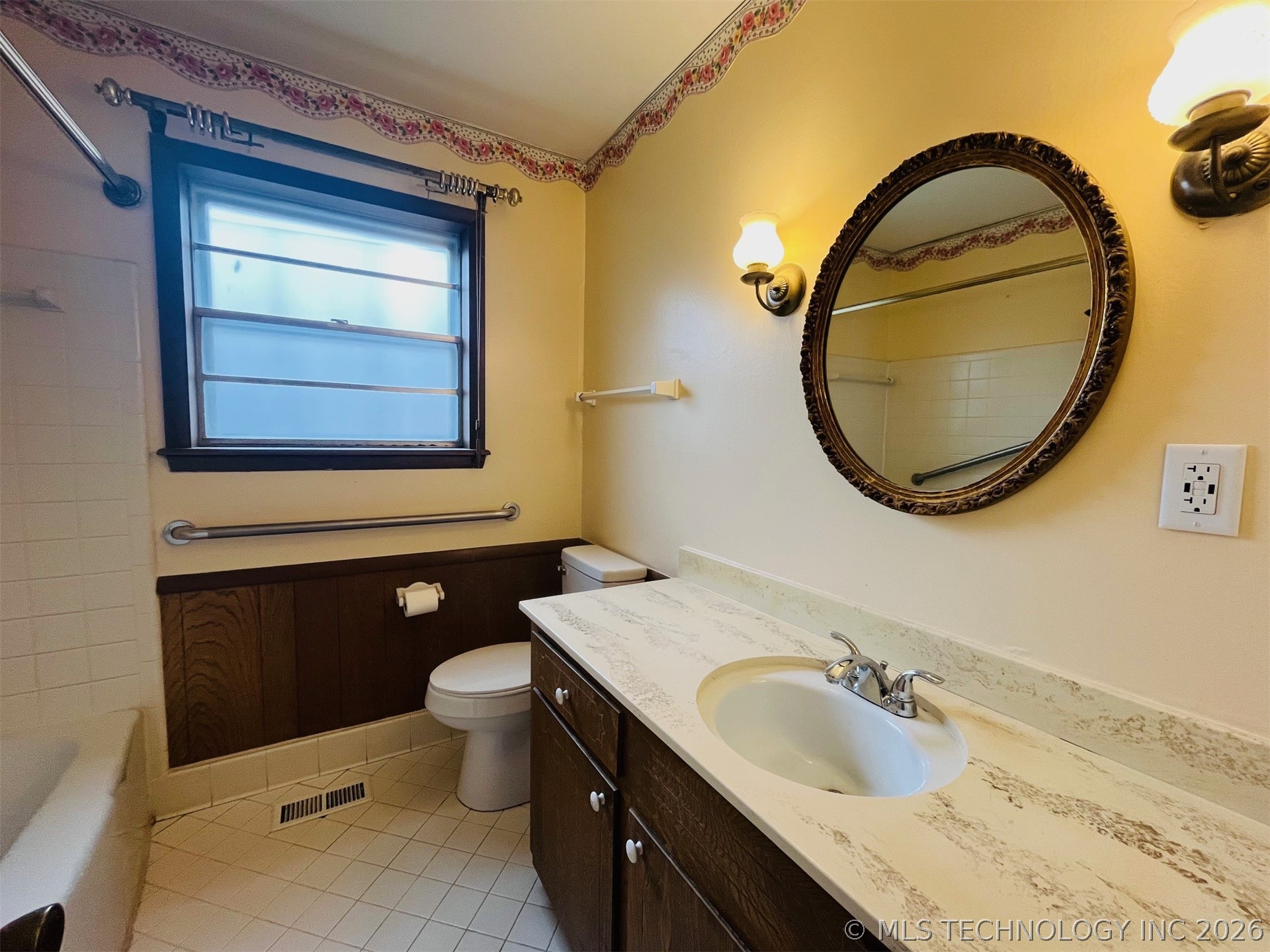 9203 E 40th Street Property Photo 6