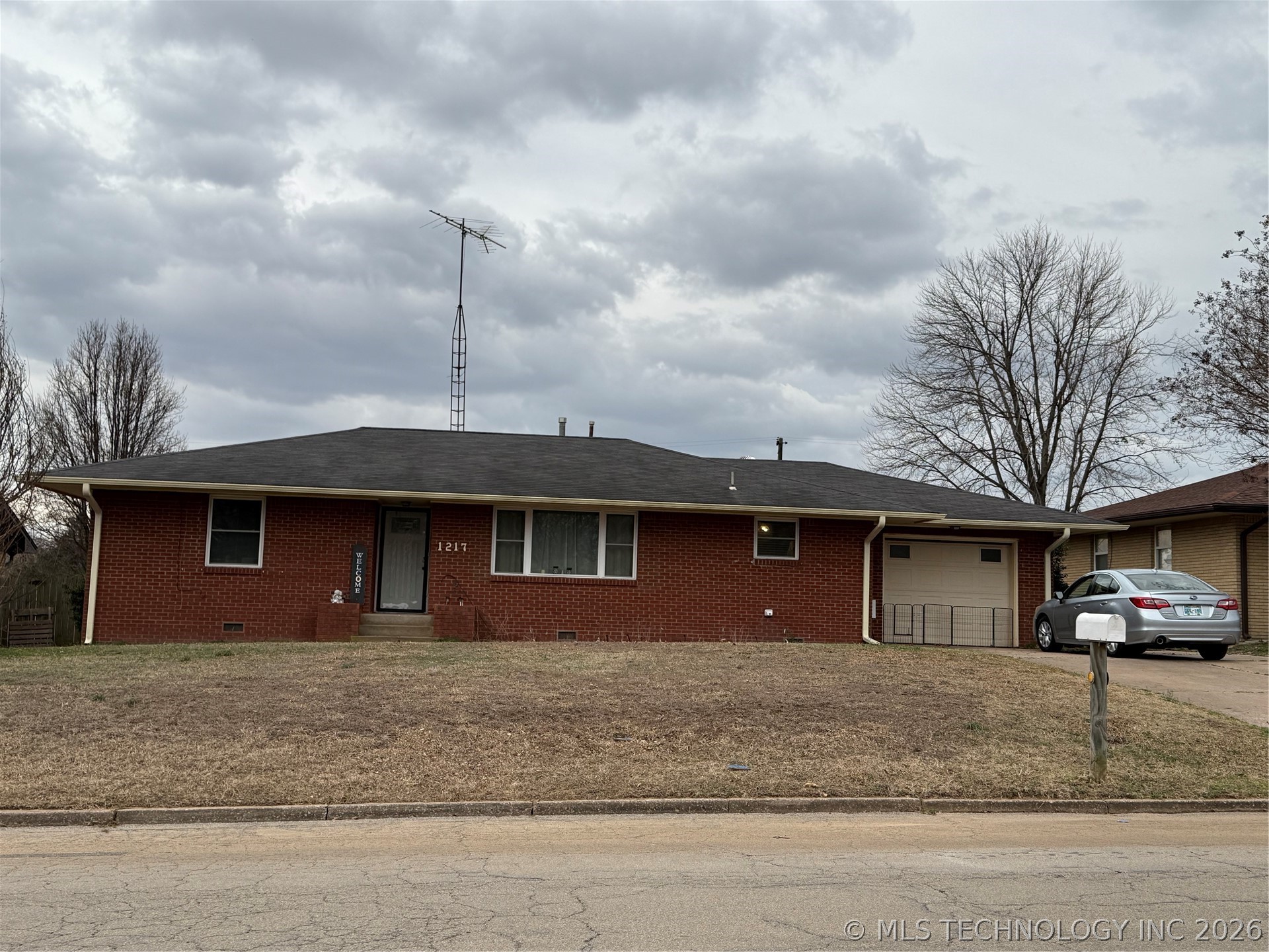 1217 E 9th Street Property Photo 1