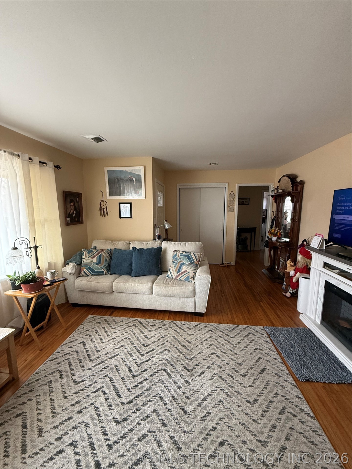 1217 E 9th Street Property Photo 2