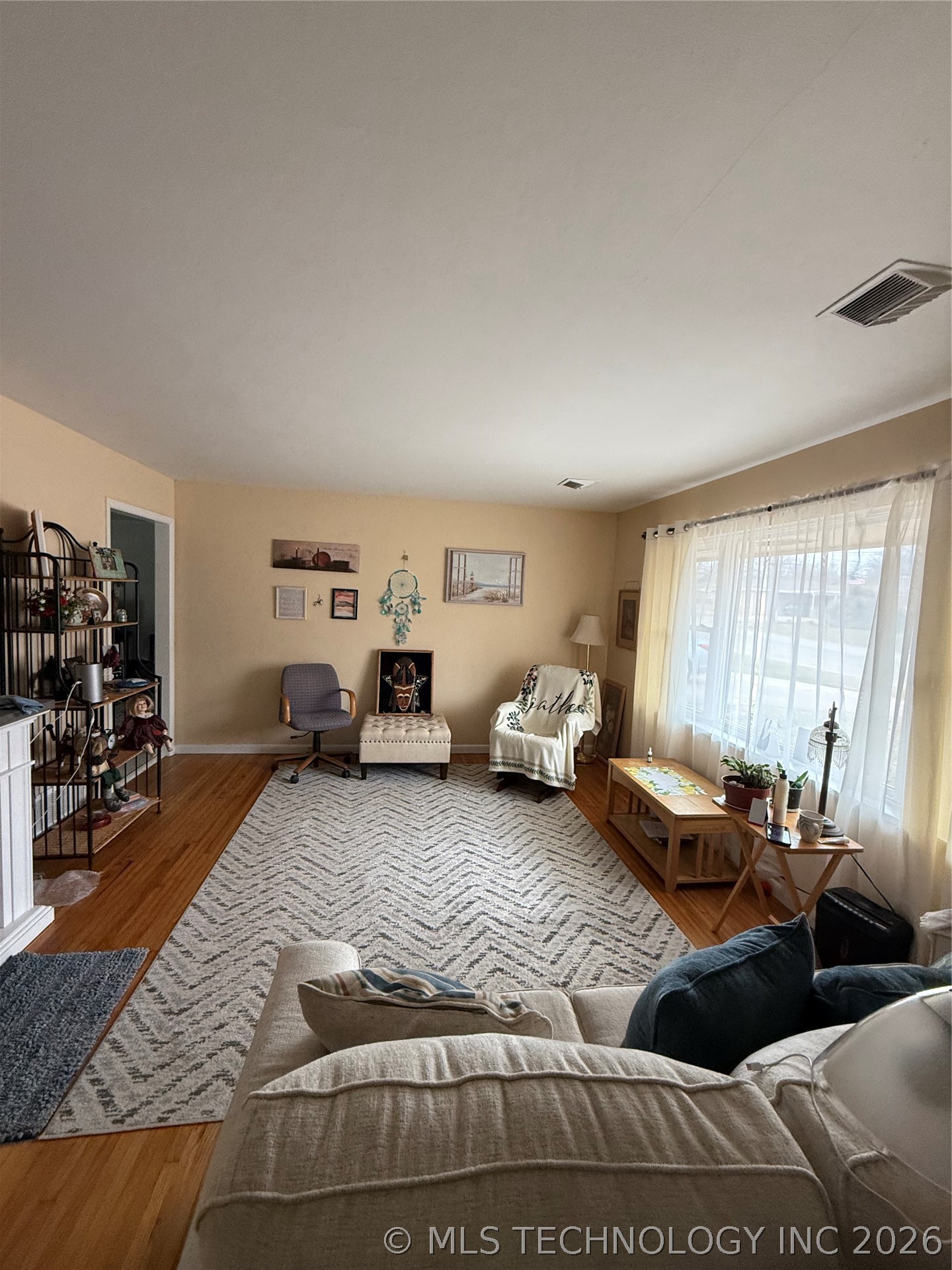 1217 E 9th Street Property Photo 3