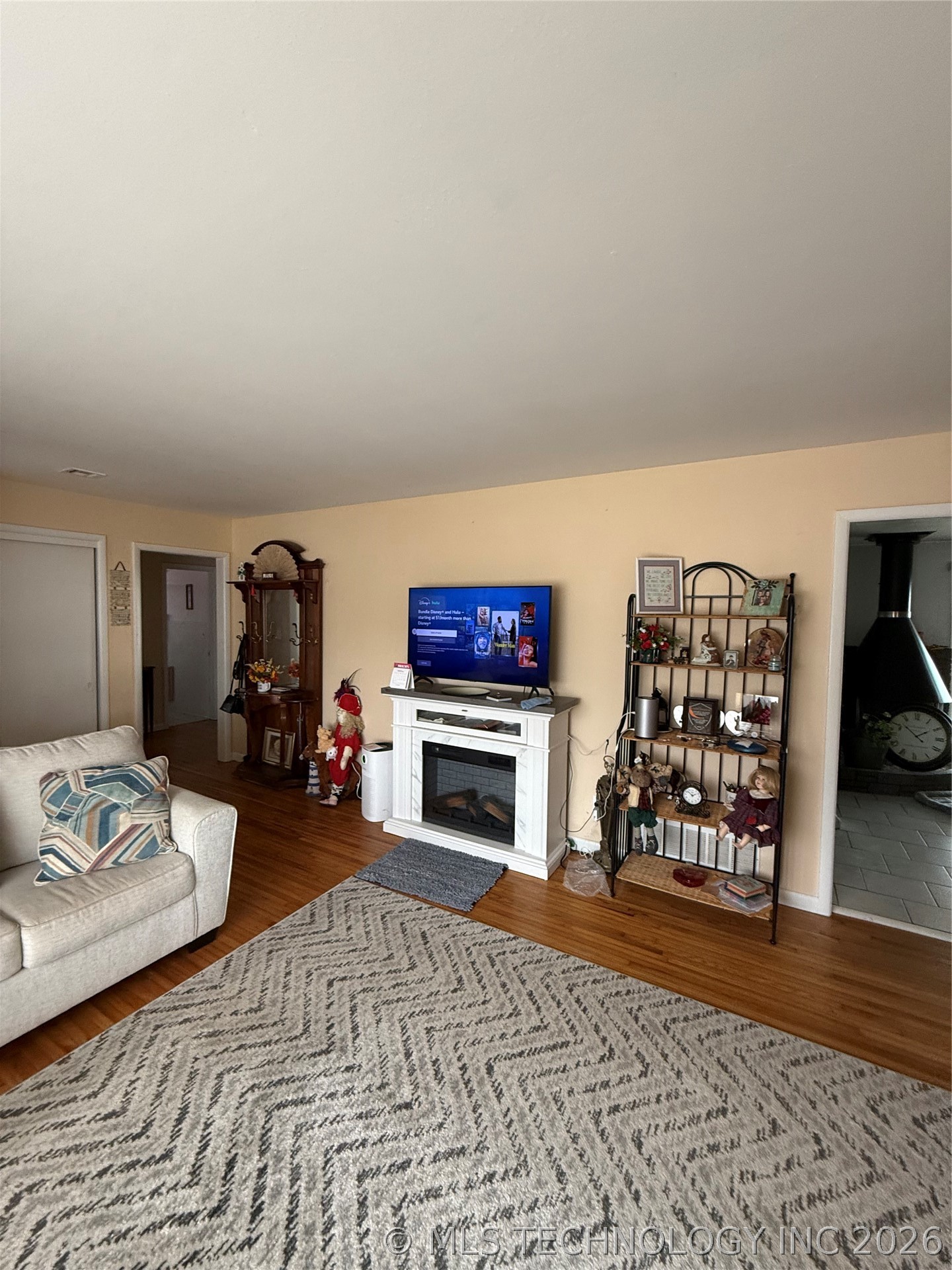 1217 E 9th Street Property Photo 4