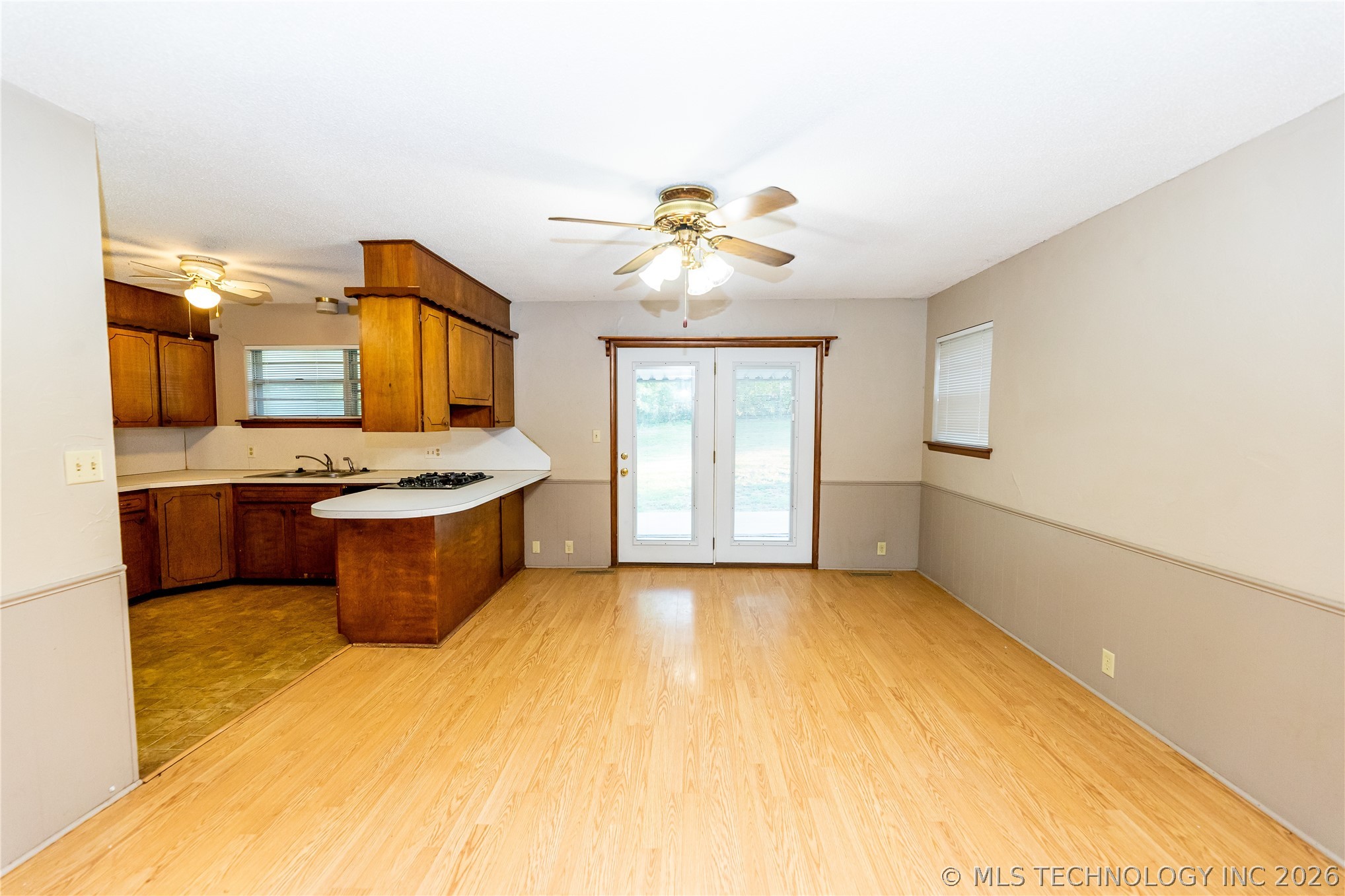 821 Ash Street Property Photo 4