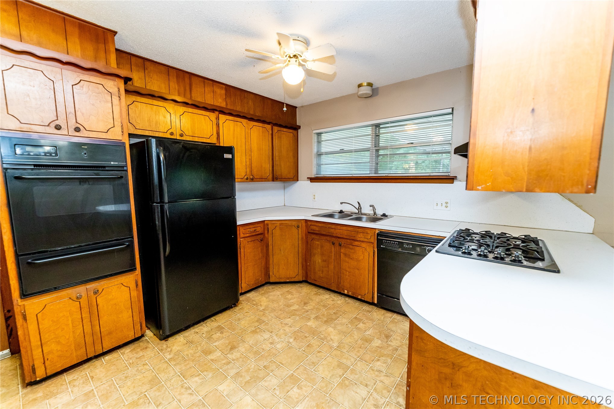 821 Ash Street Property Photo 5