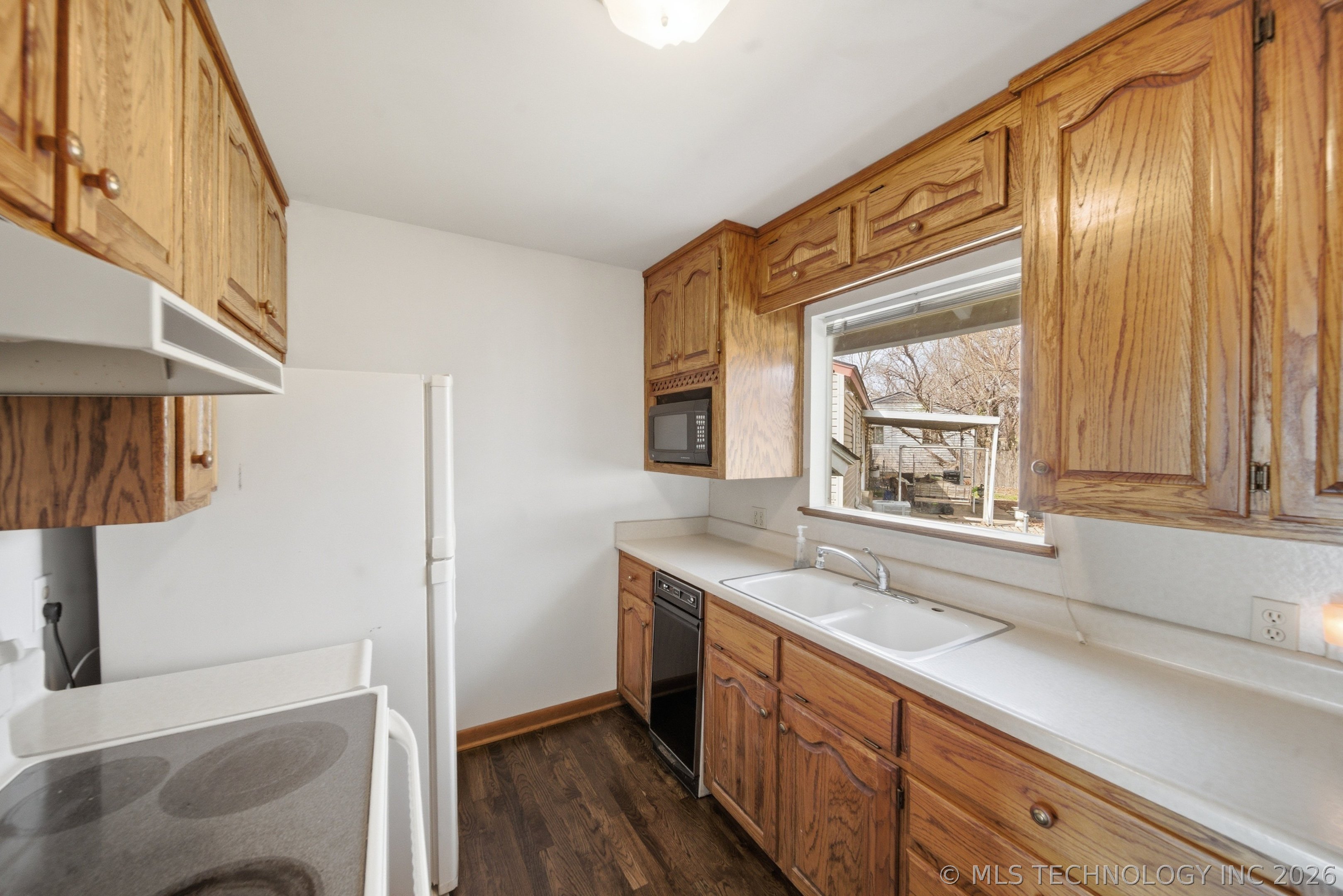 707 E 7th Court Property Photo 11