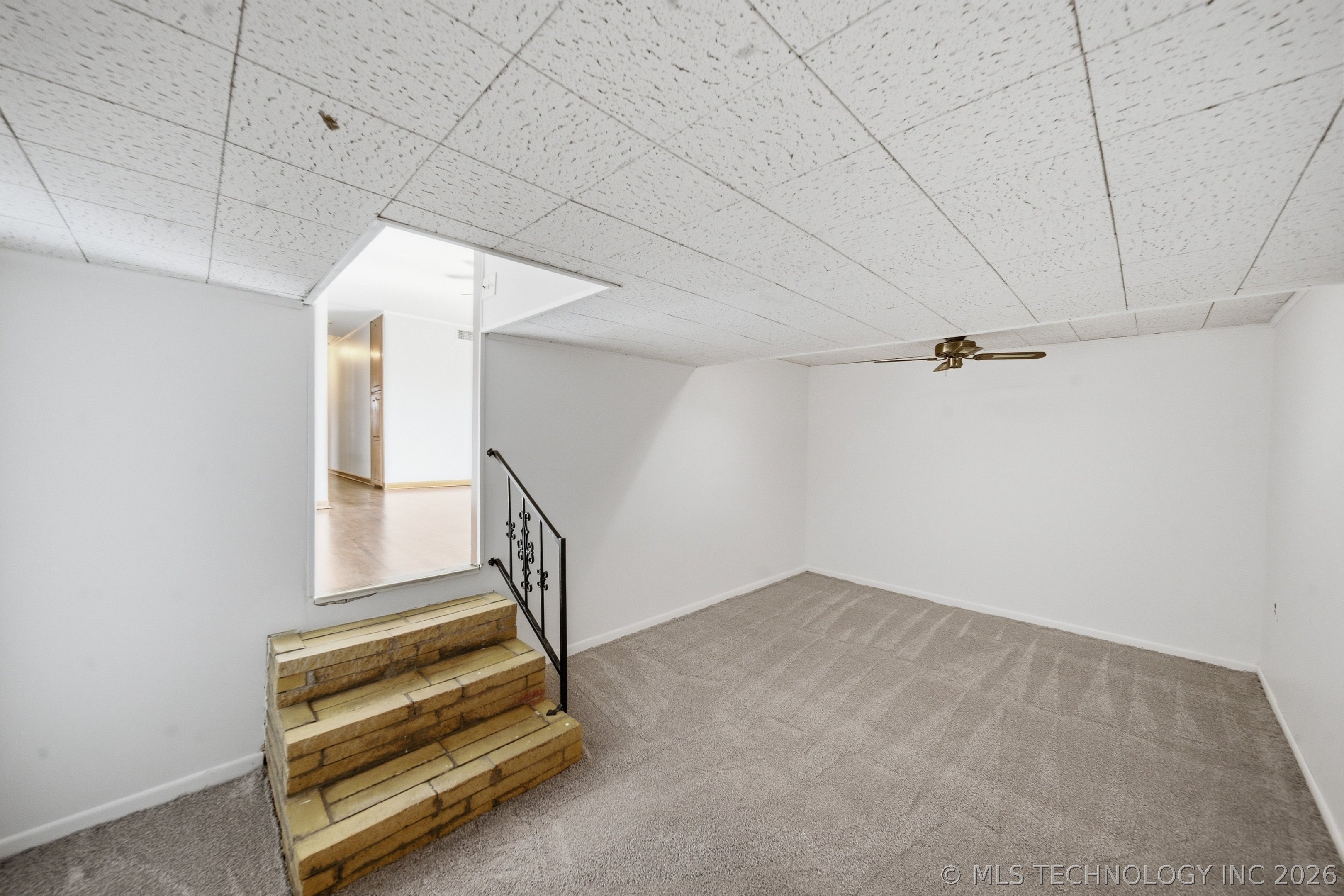 707 E 7th Court Property Photo 17