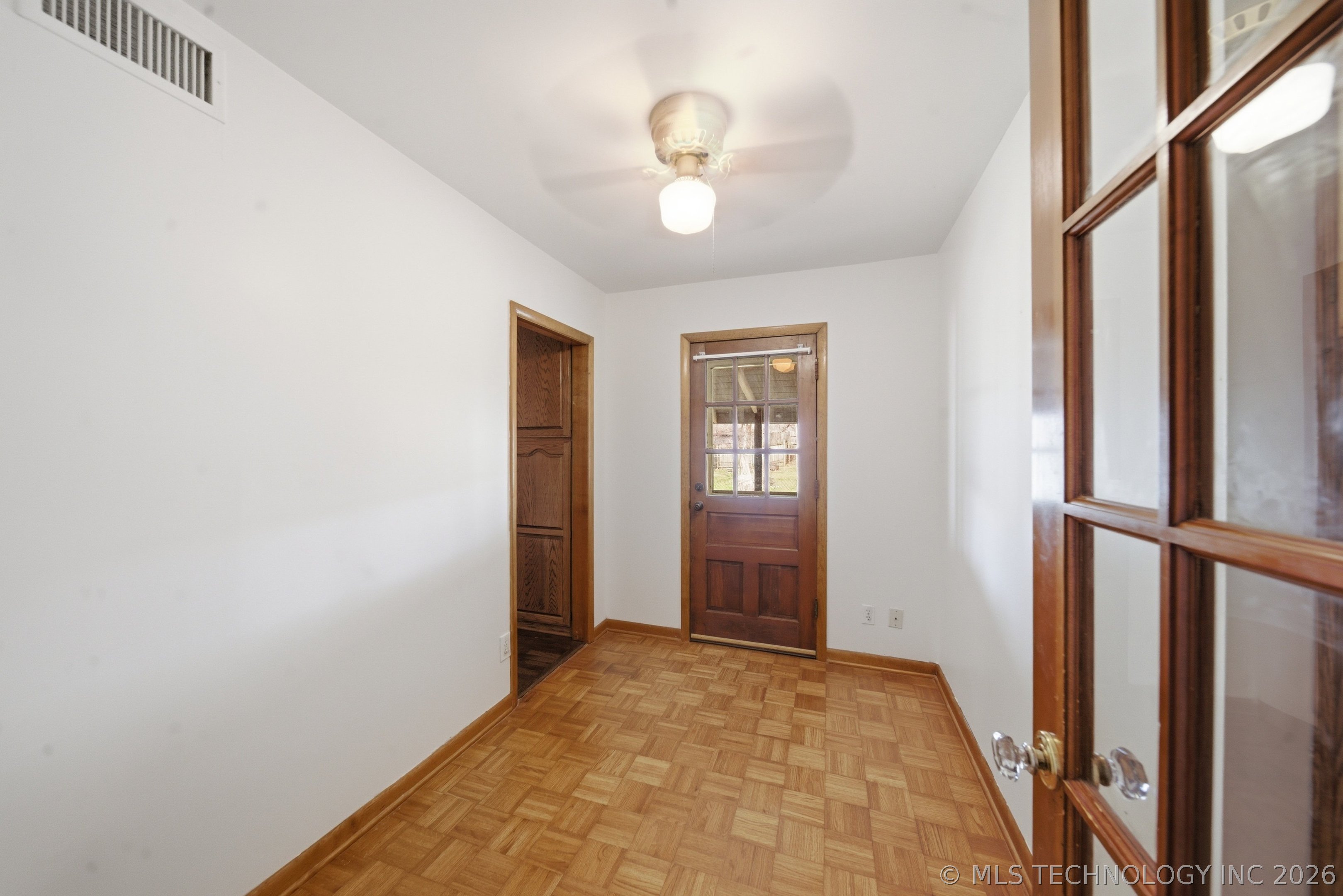 707 E 7th Court Property Photo 18