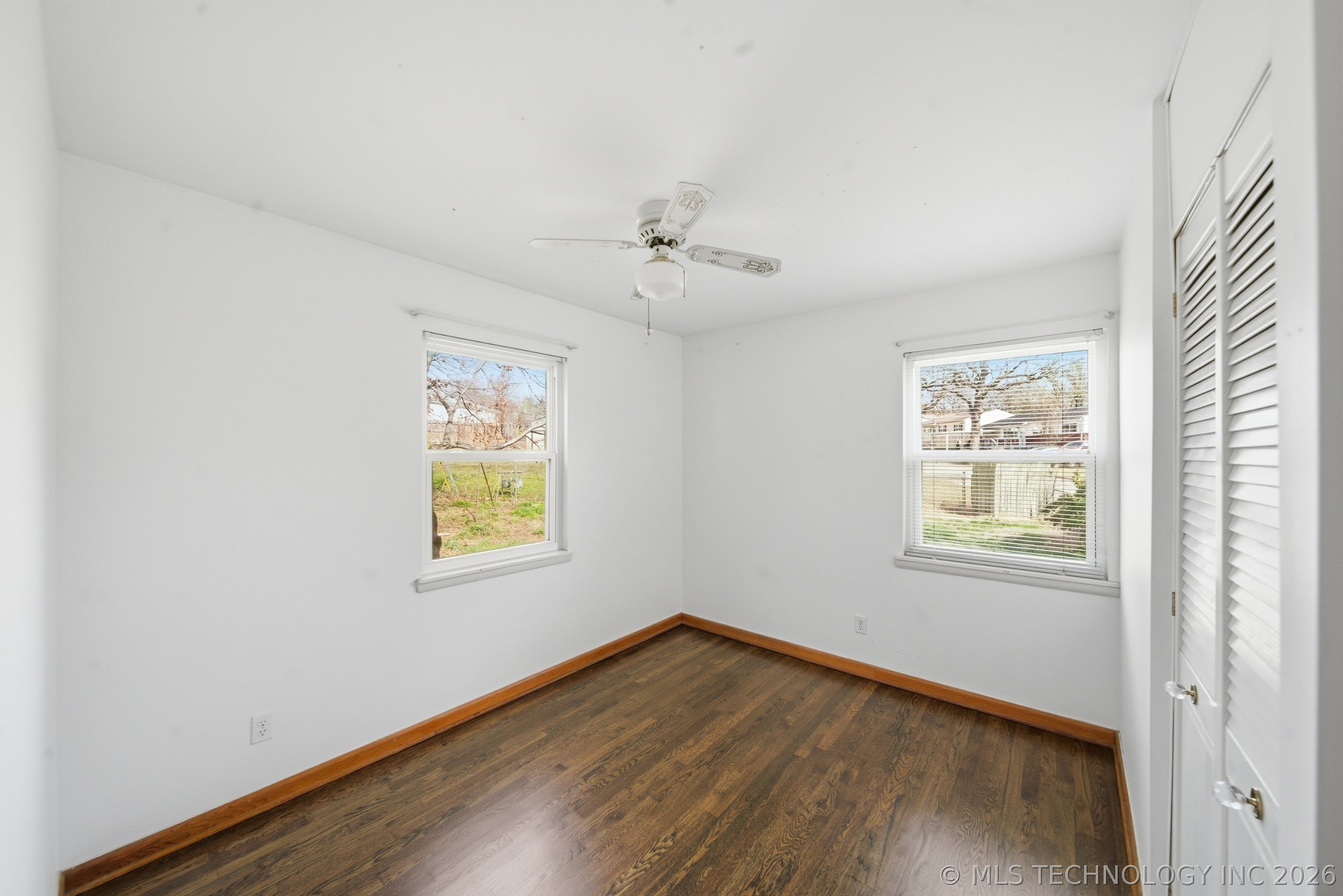 707 E 7th Court Property Photo 20