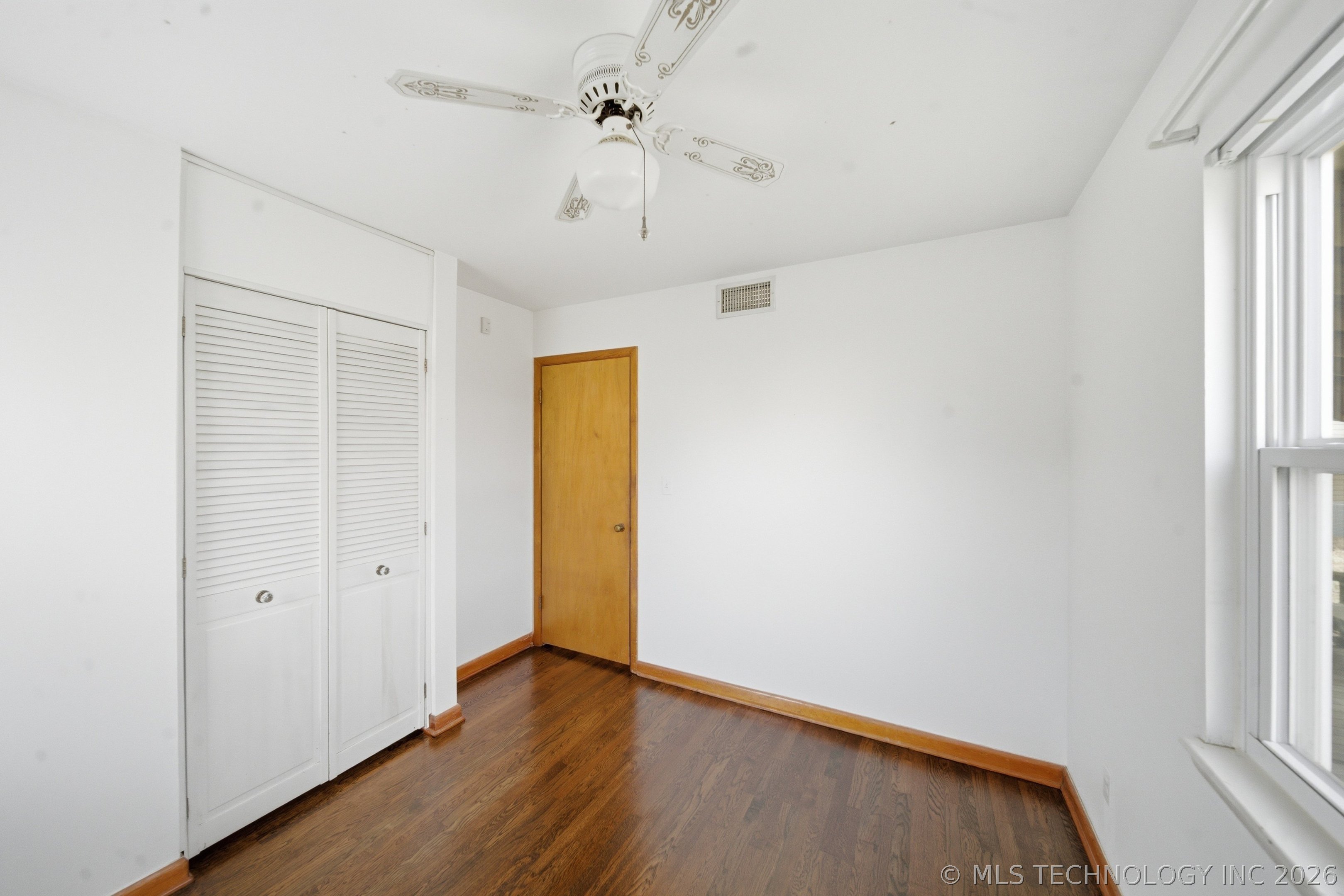 707 E 7th Court Property Photo 21