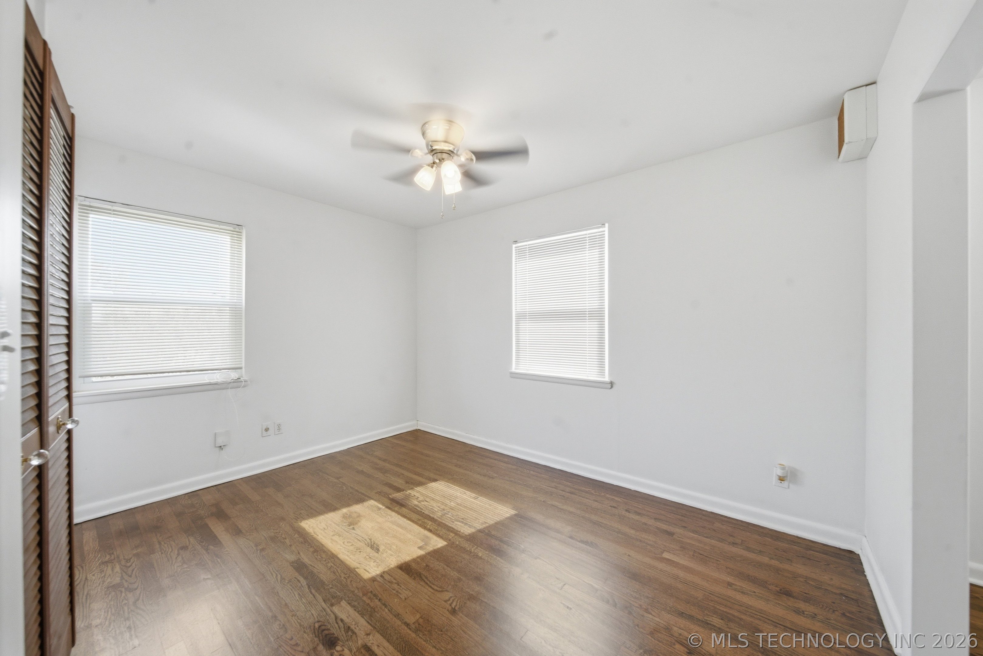 707 E 7th Court Property Photo 23