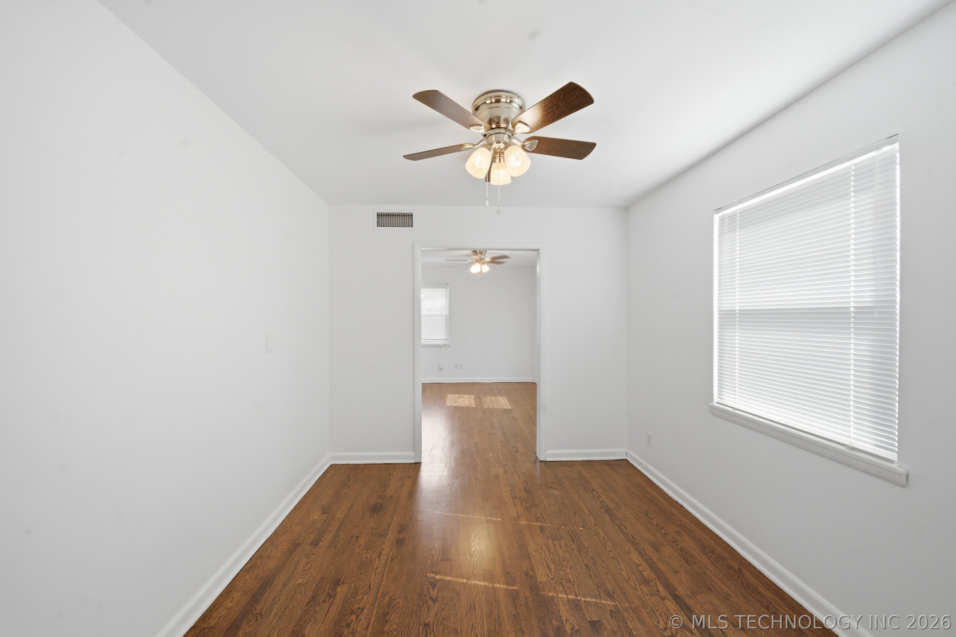 707 E 7th Court Property Photo 25