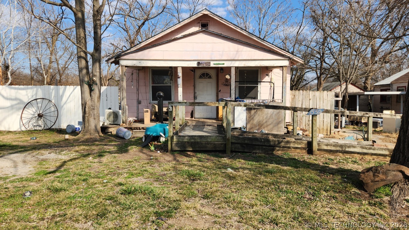 1552 S Maple Avenue Property Photo 1