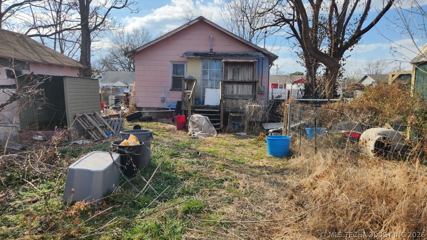 1552 S Maple Avenue Property Photo 3