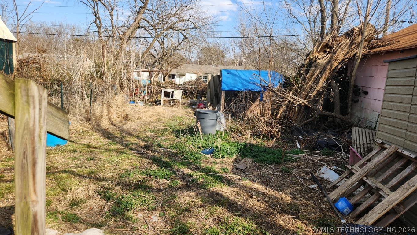 1552 S Maple Avenue Property Photo 4