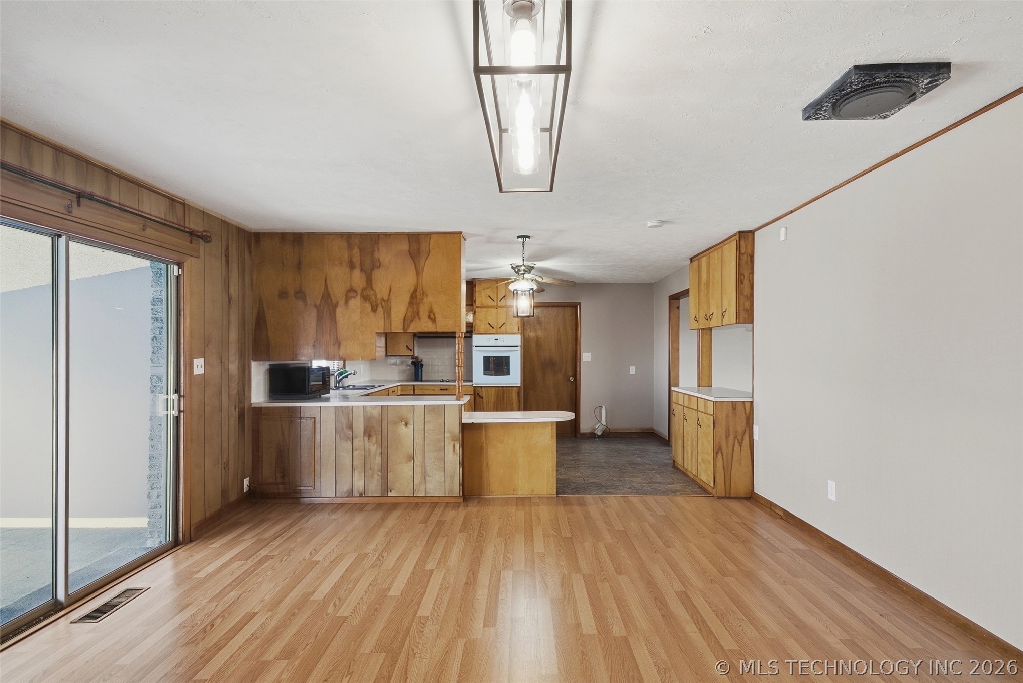 24243 S Highway 2 Property Photo 10