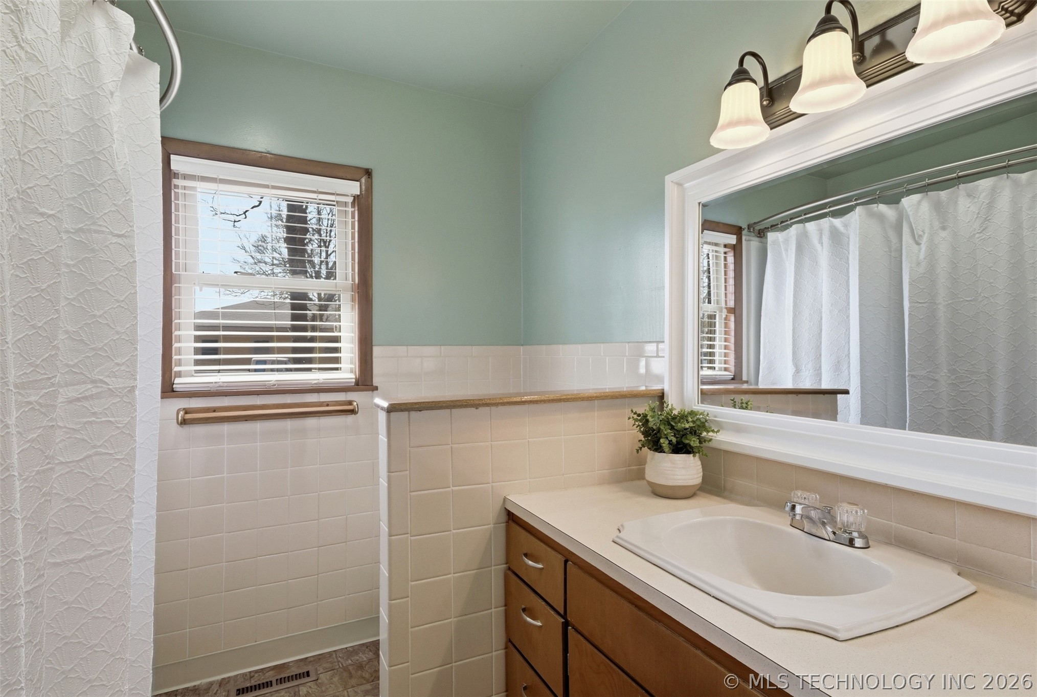 24243 S Highway 2 Property Photo 18