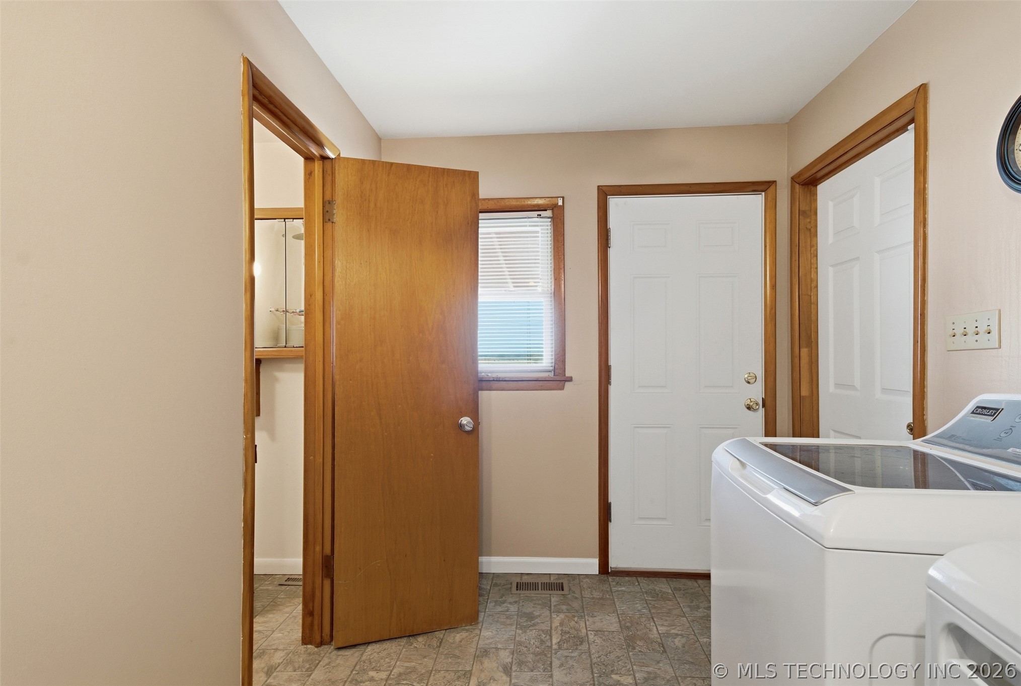 24243 S Highway 2 Property Photo 22