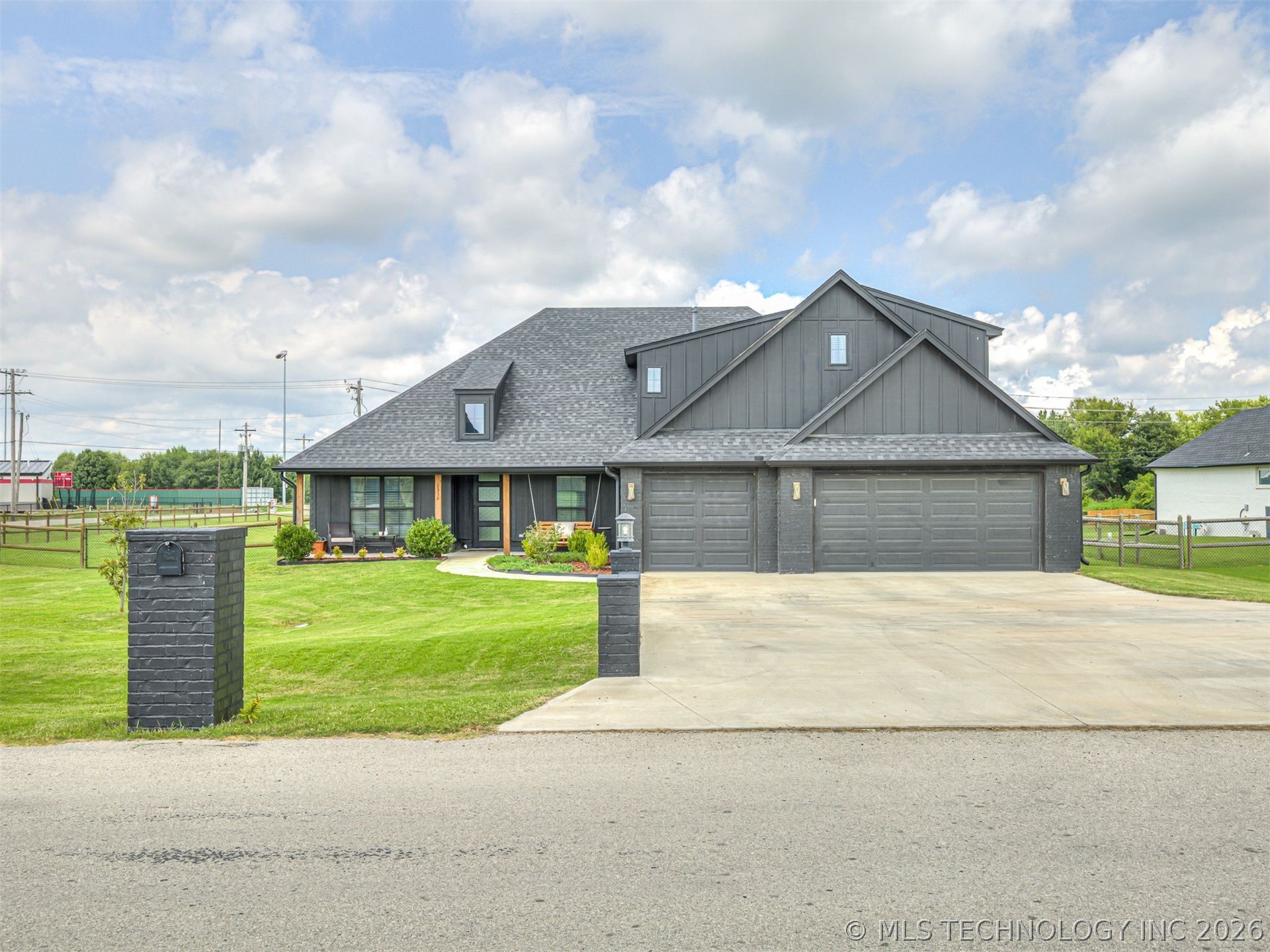 2334 W Maple Street Property Photo 50