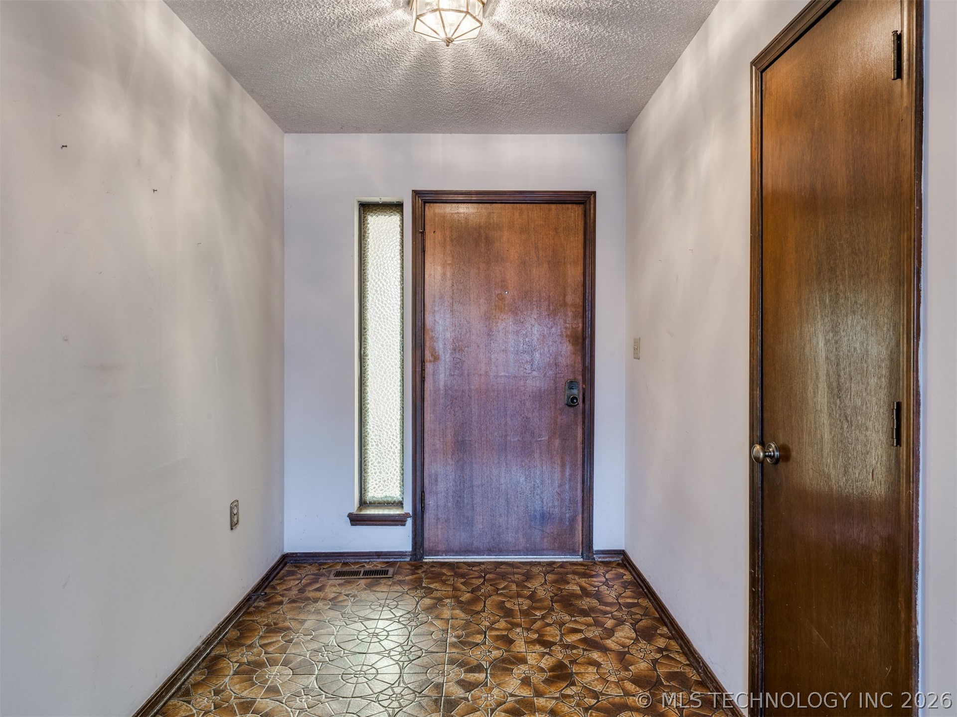 8949 E 60th Street Property Photo 6