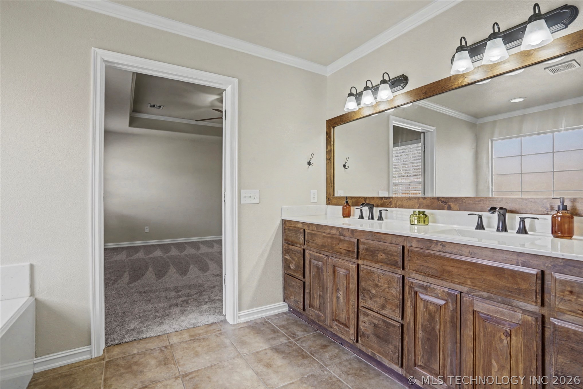 2740 W Quinton Street Property Photo 16