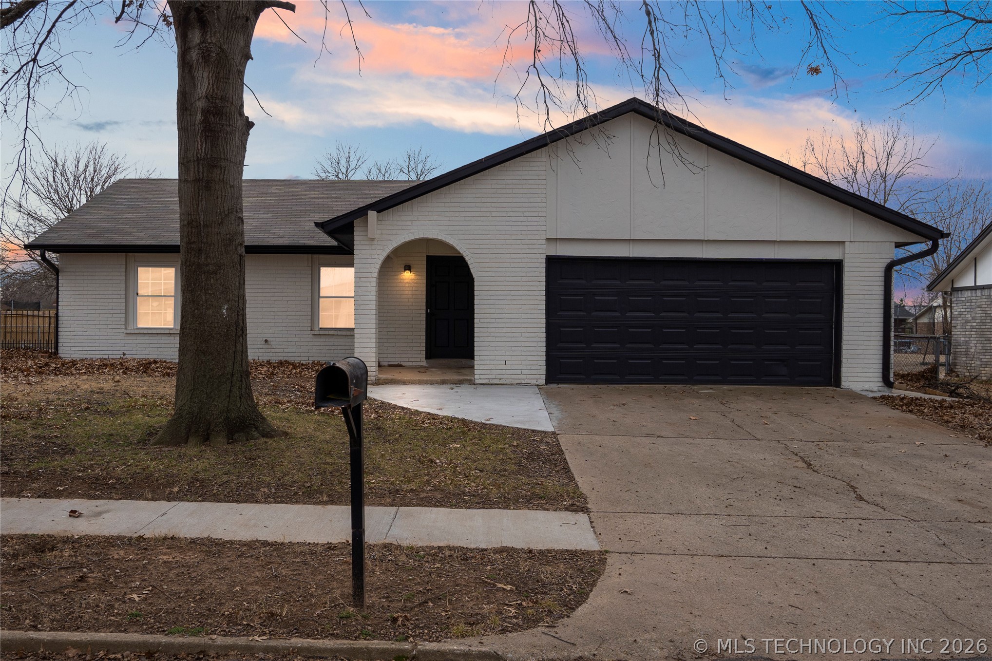 417 W Birmingham Avenue Property Photo 2
