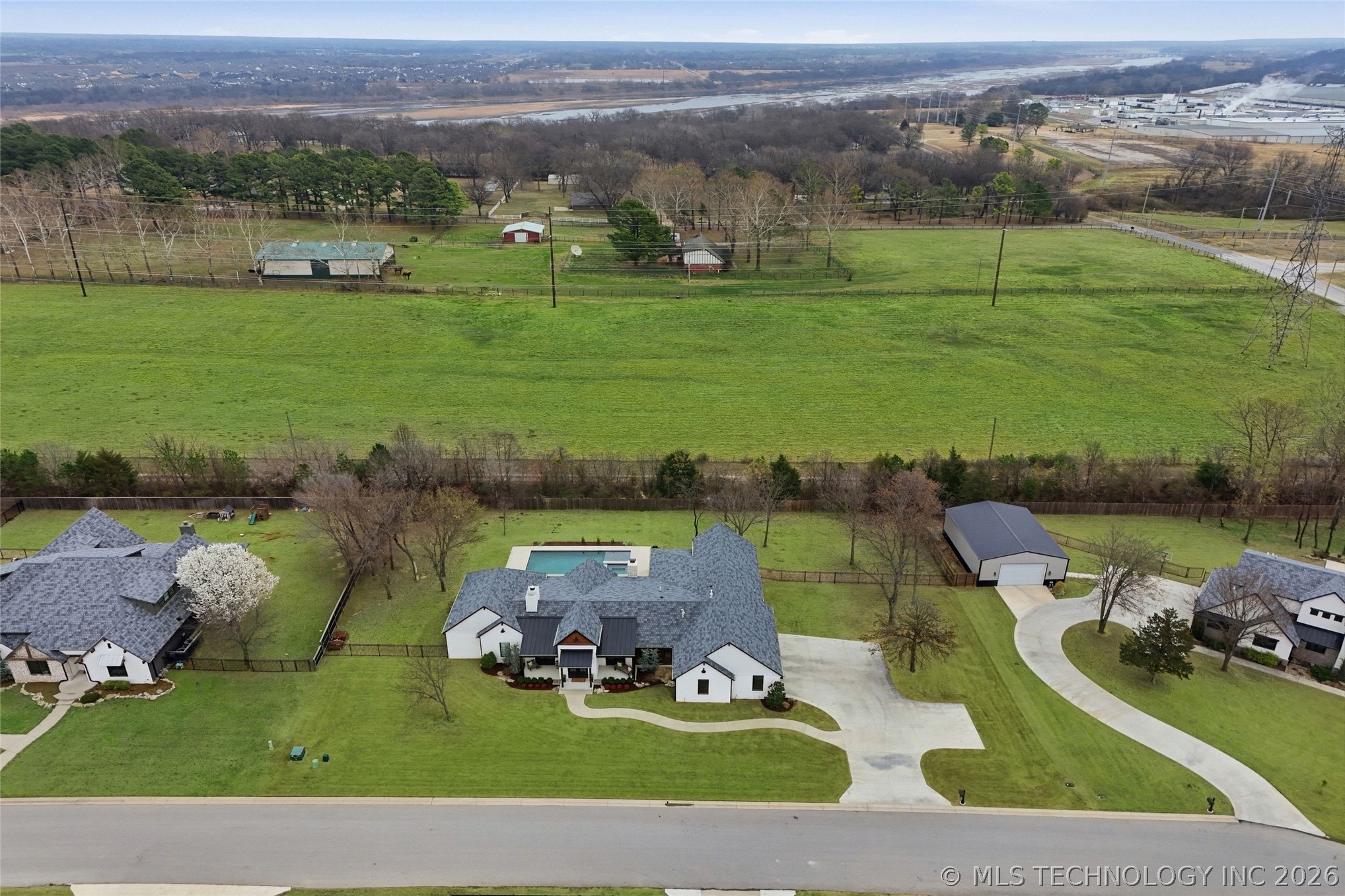 12937 S 28th Place Property Photo 6