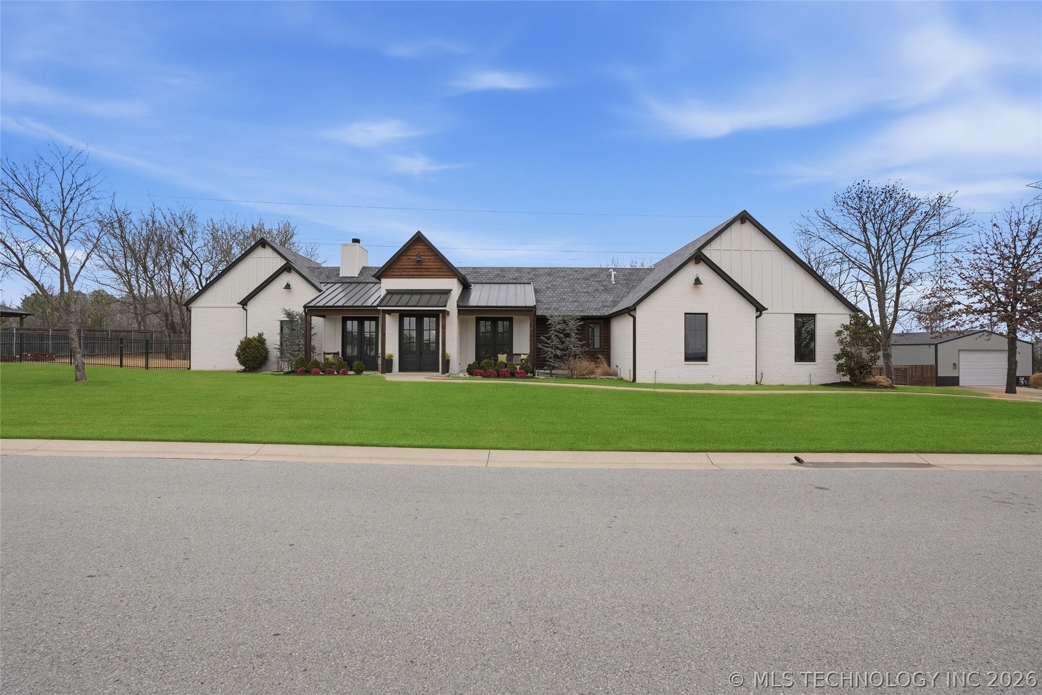 12937 S 28th Place Property Photo 8