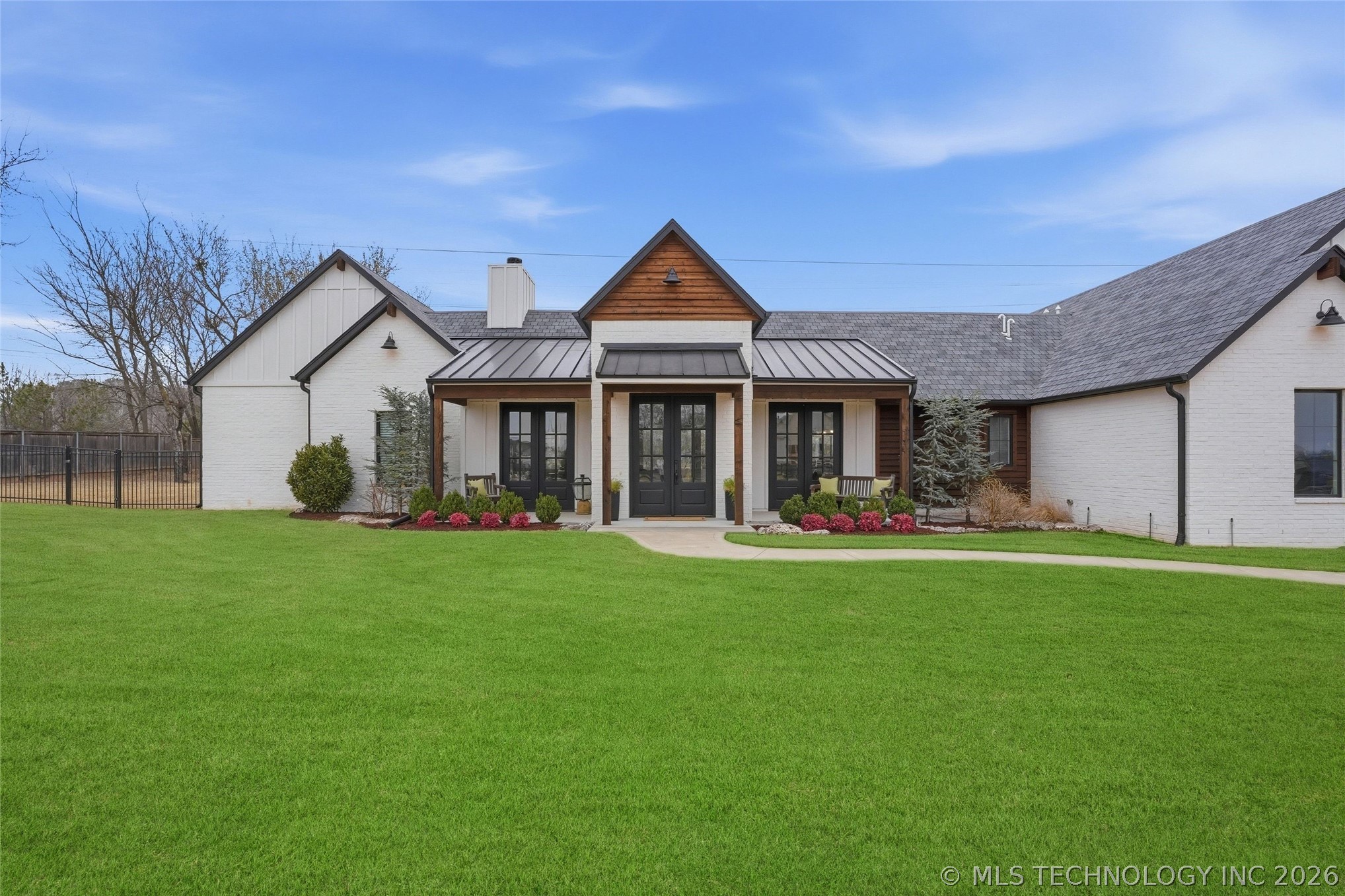 12937 S 28th Place Property Photo 10