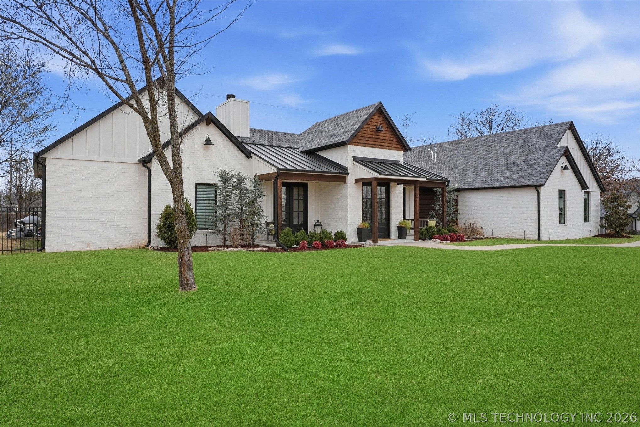 12937 S 28th Place Property Photo 12