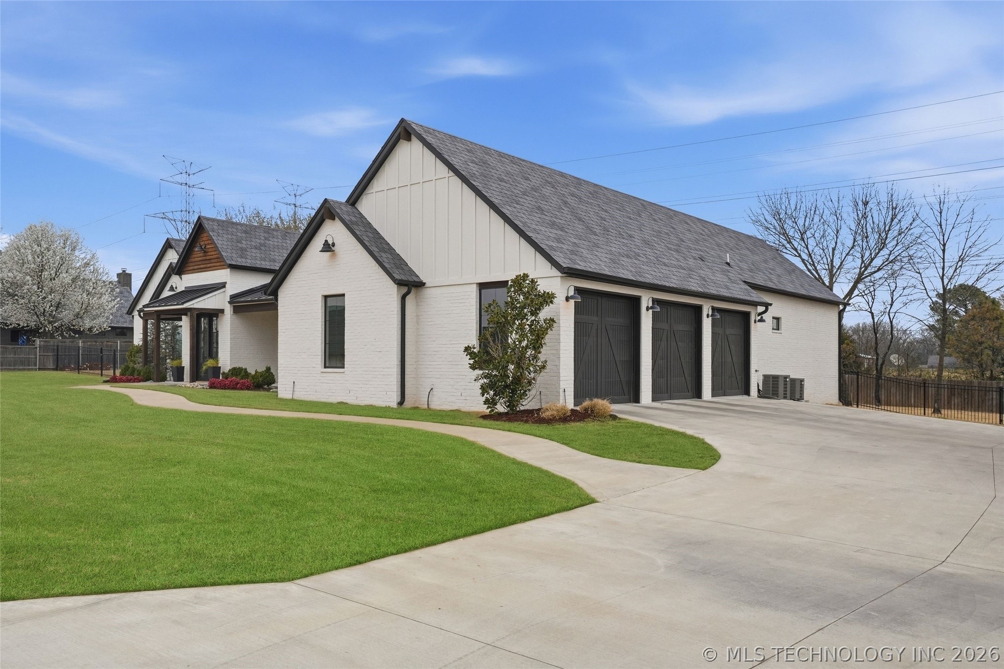 12937 S 28th Place Property Photo 13