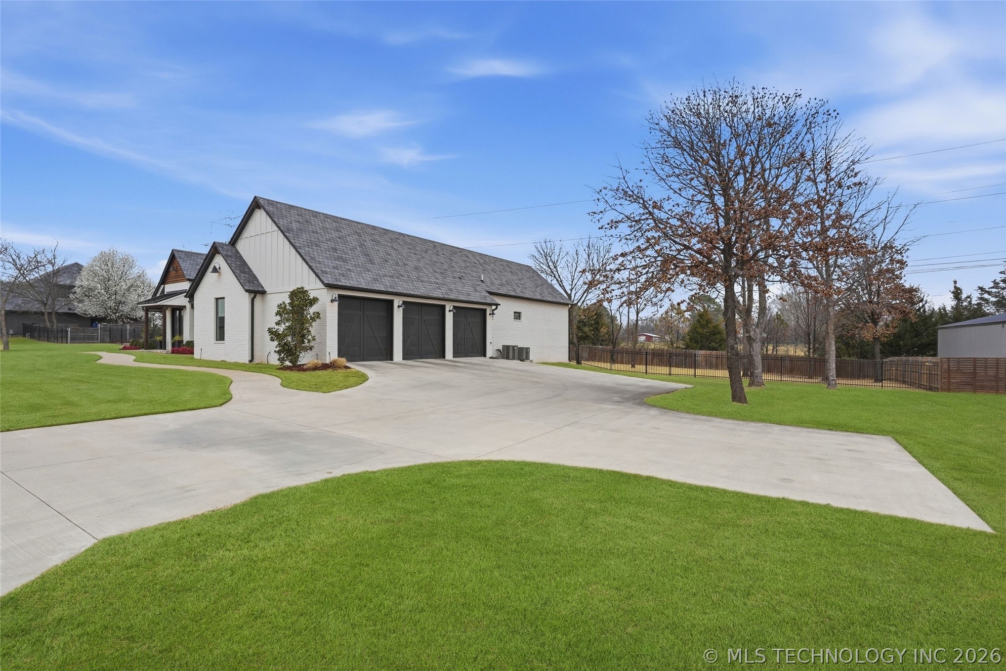 12937 S 28th Place Property Photo 14