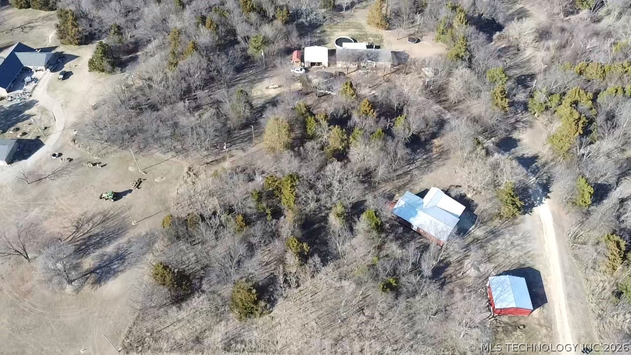 4859 1700 Road Property Photo 2