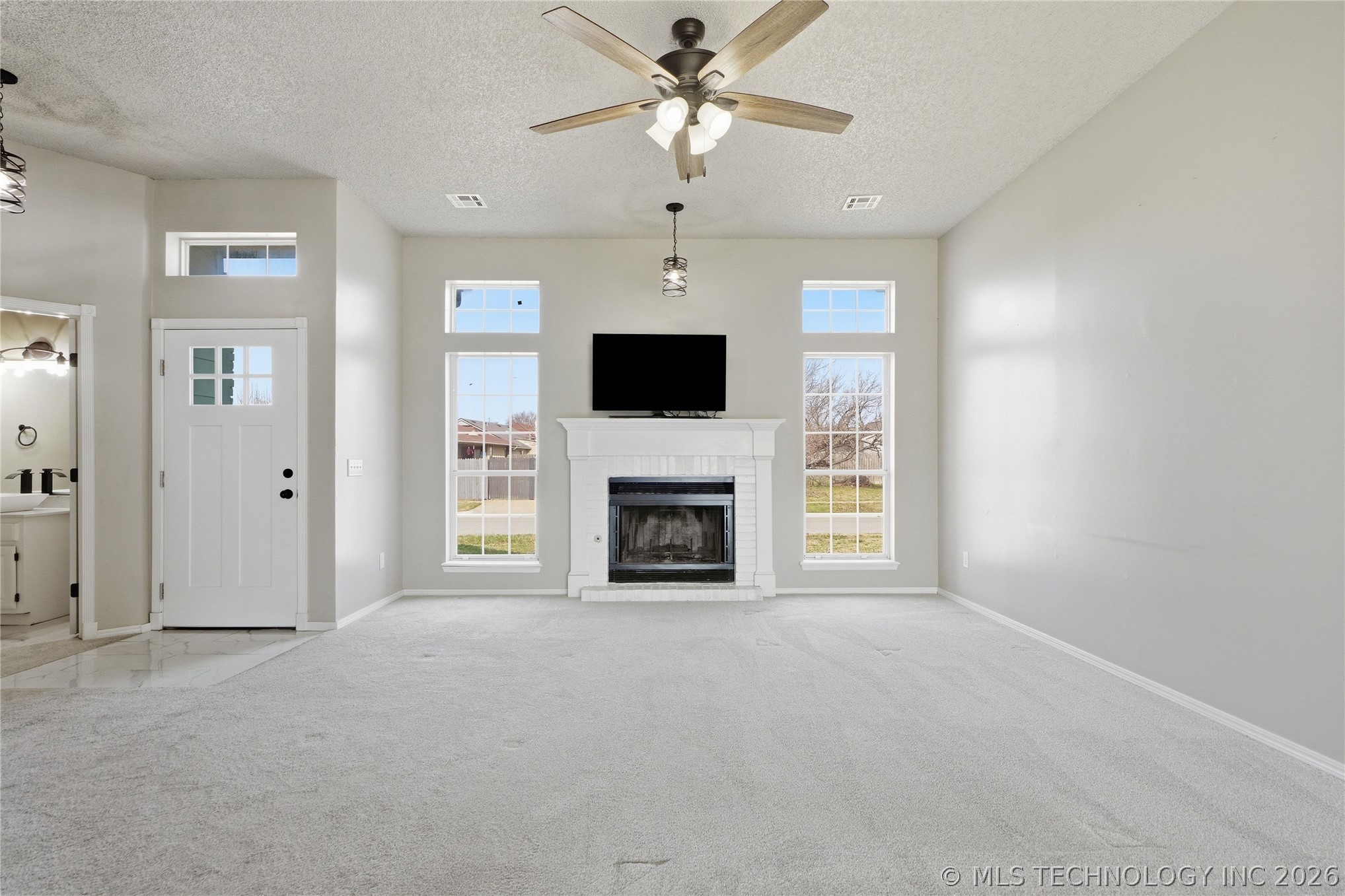12302 E 87th Street N Property Photo 8