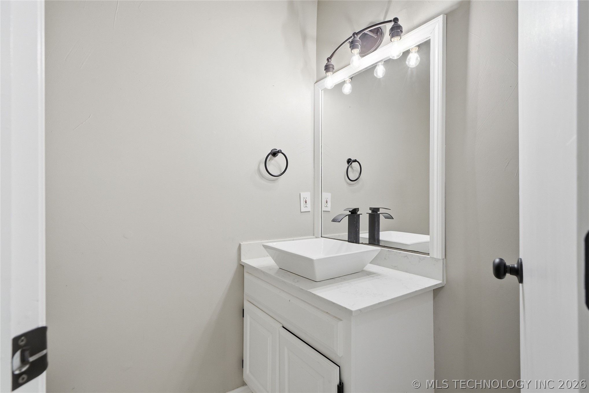 12302 E 87th Street N Property Photo 27