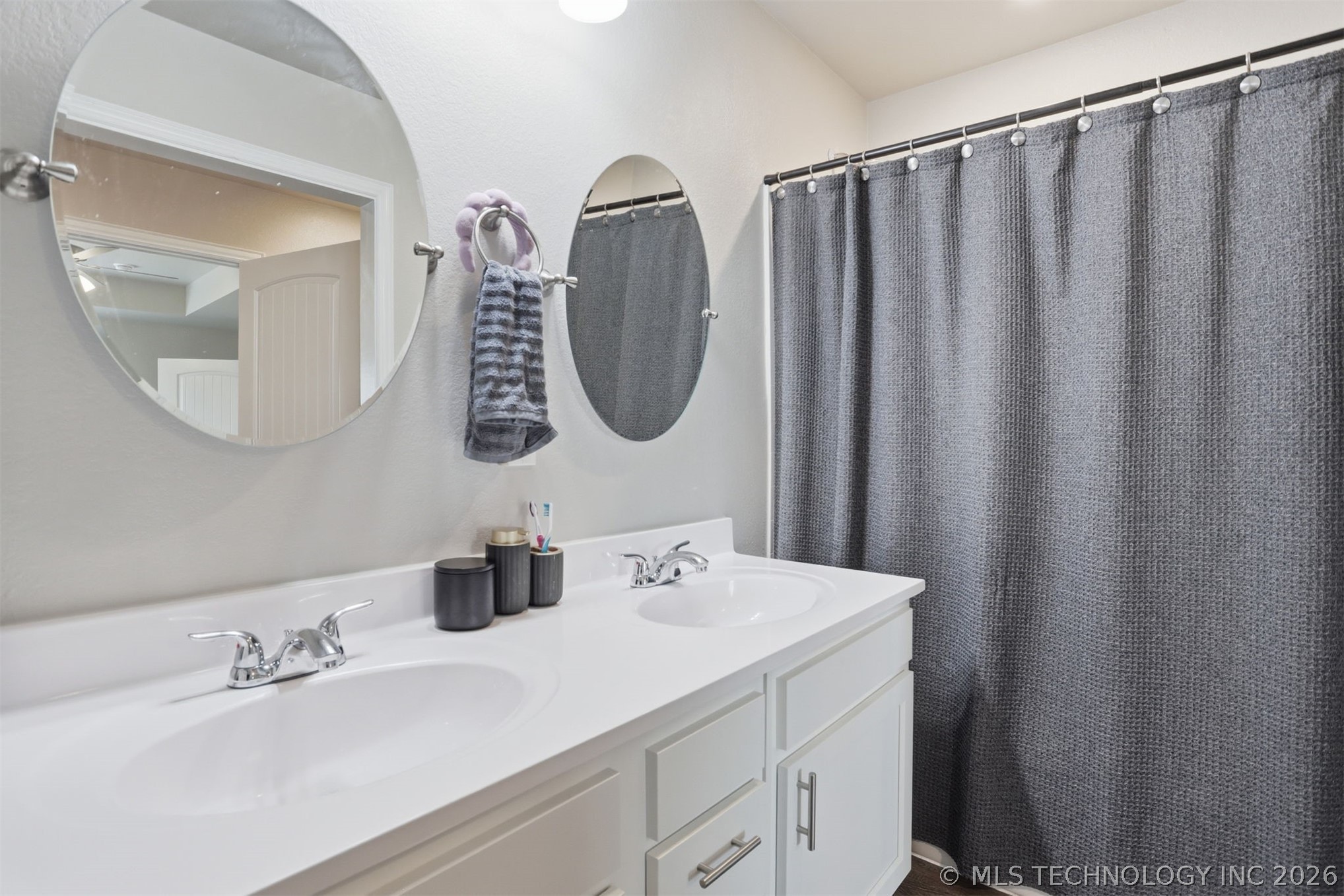 3439 Little John Drive Property Photo 15