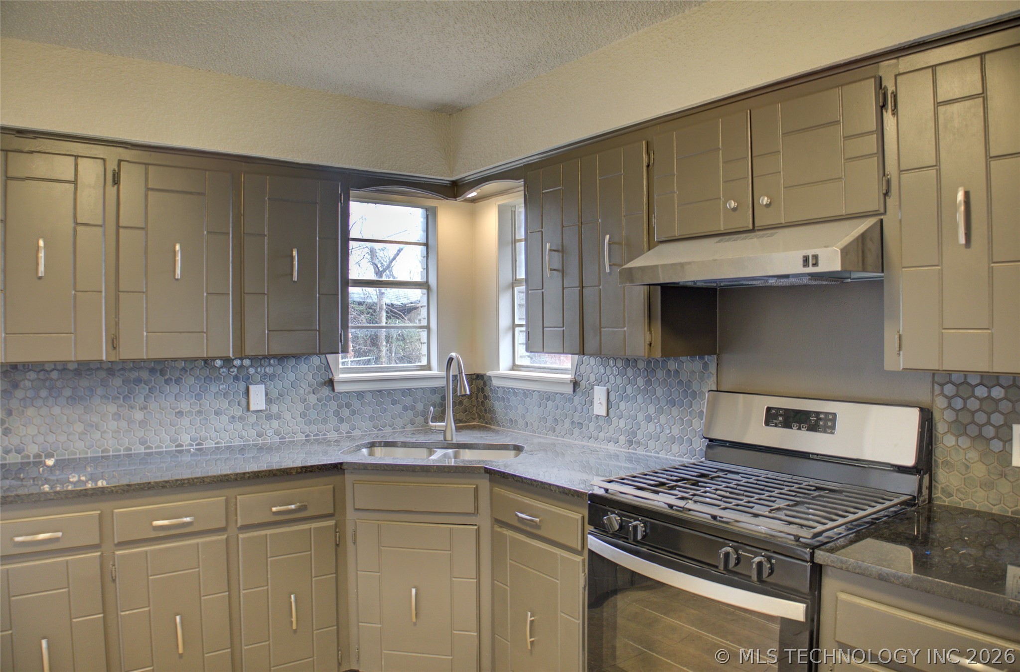 12820 E 14th Street Property Photo 16