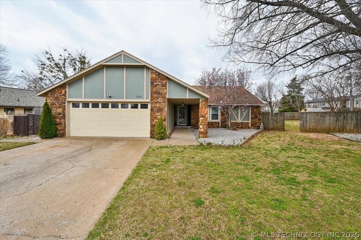 7606 Glenwood Circle Property Photo 1