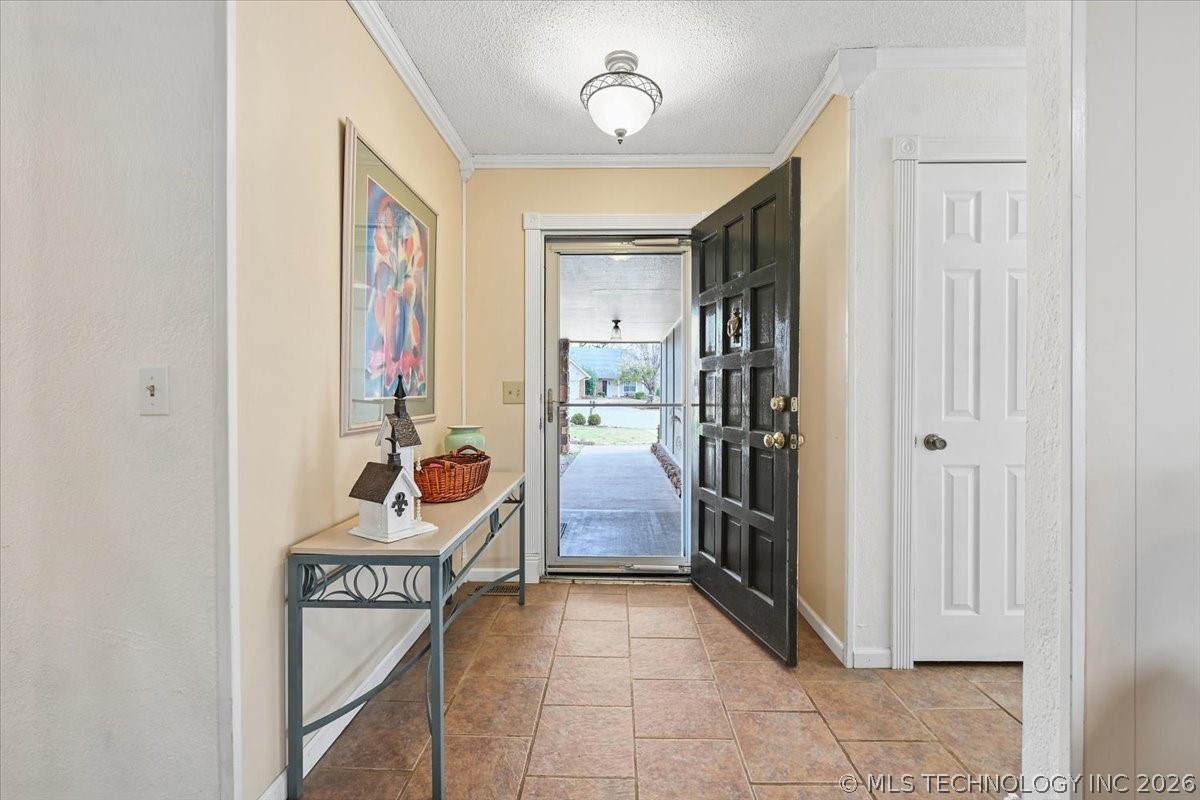 7606 Glenwood Circle Property Photo 3
