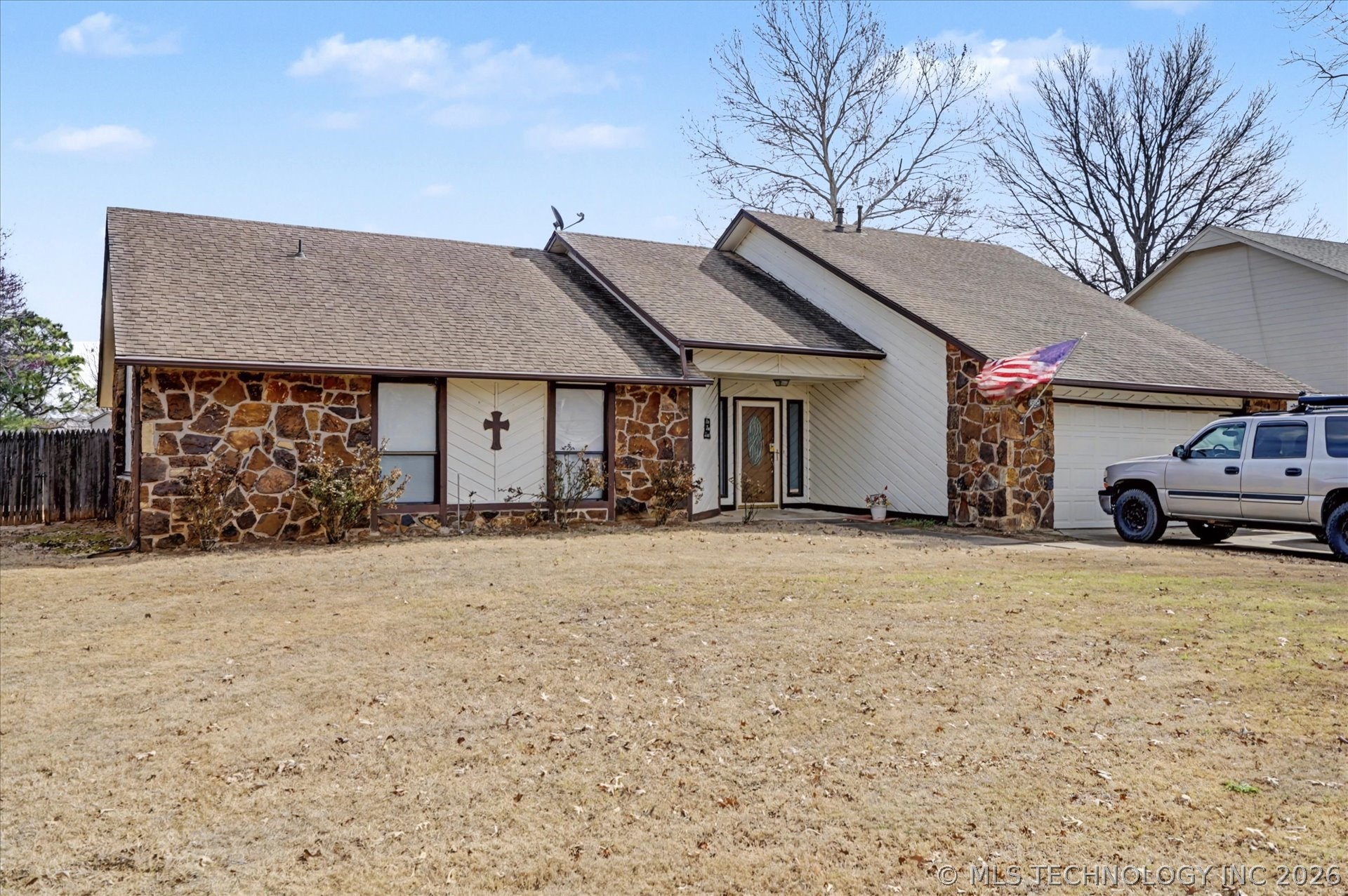 3005 S Juniper Place Property Photo 2