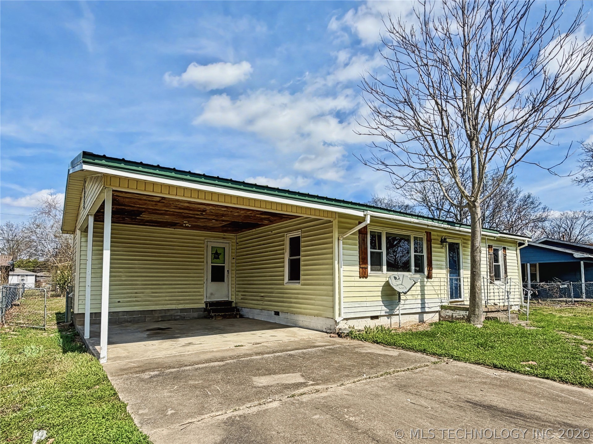 210 Northside Court Property Photo 3