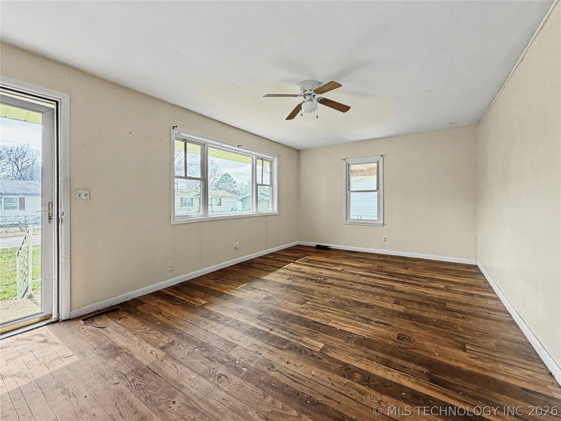 210 Northside Court Property Photo 5