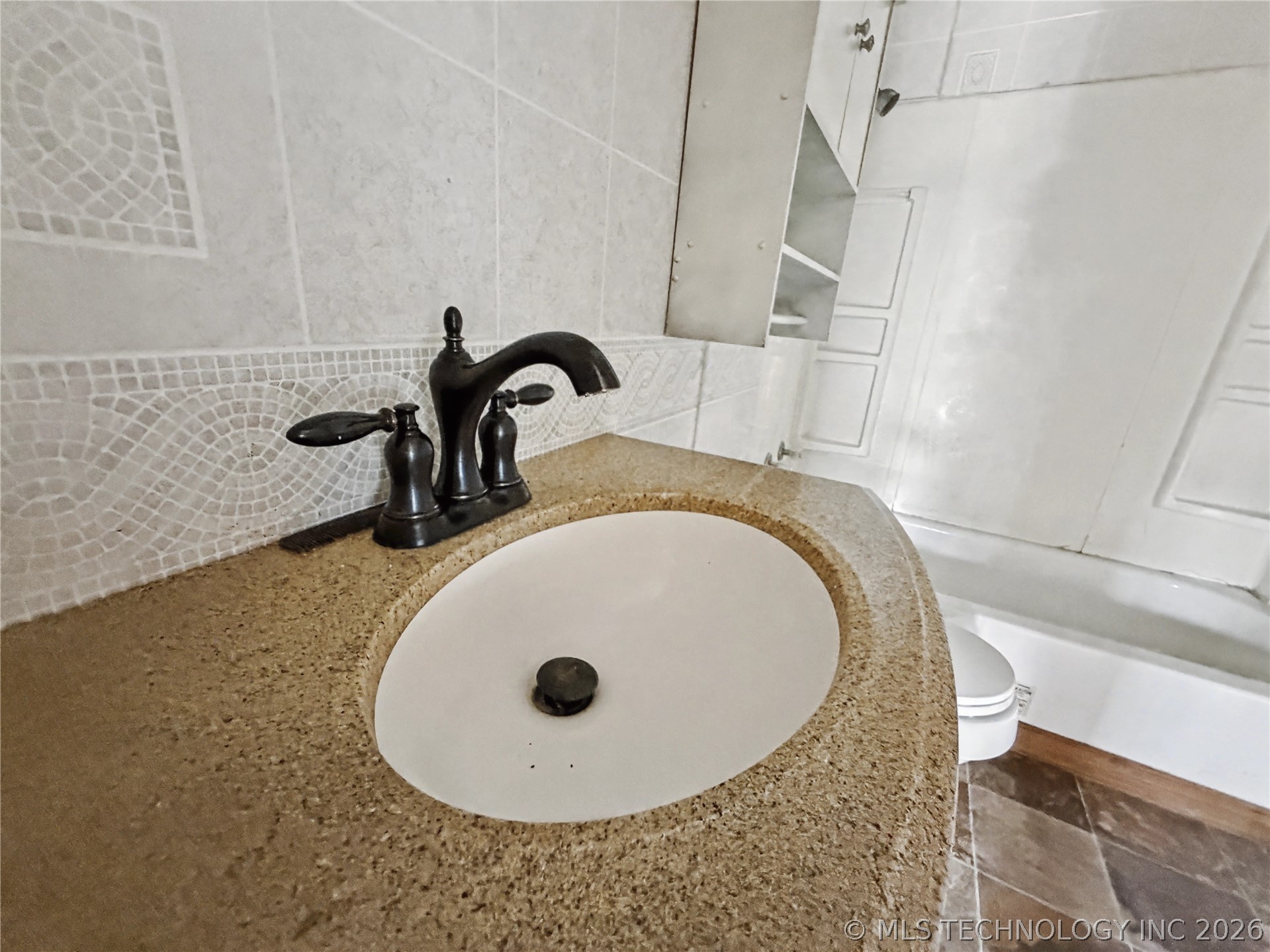 210 Northside Court Property Photo 12