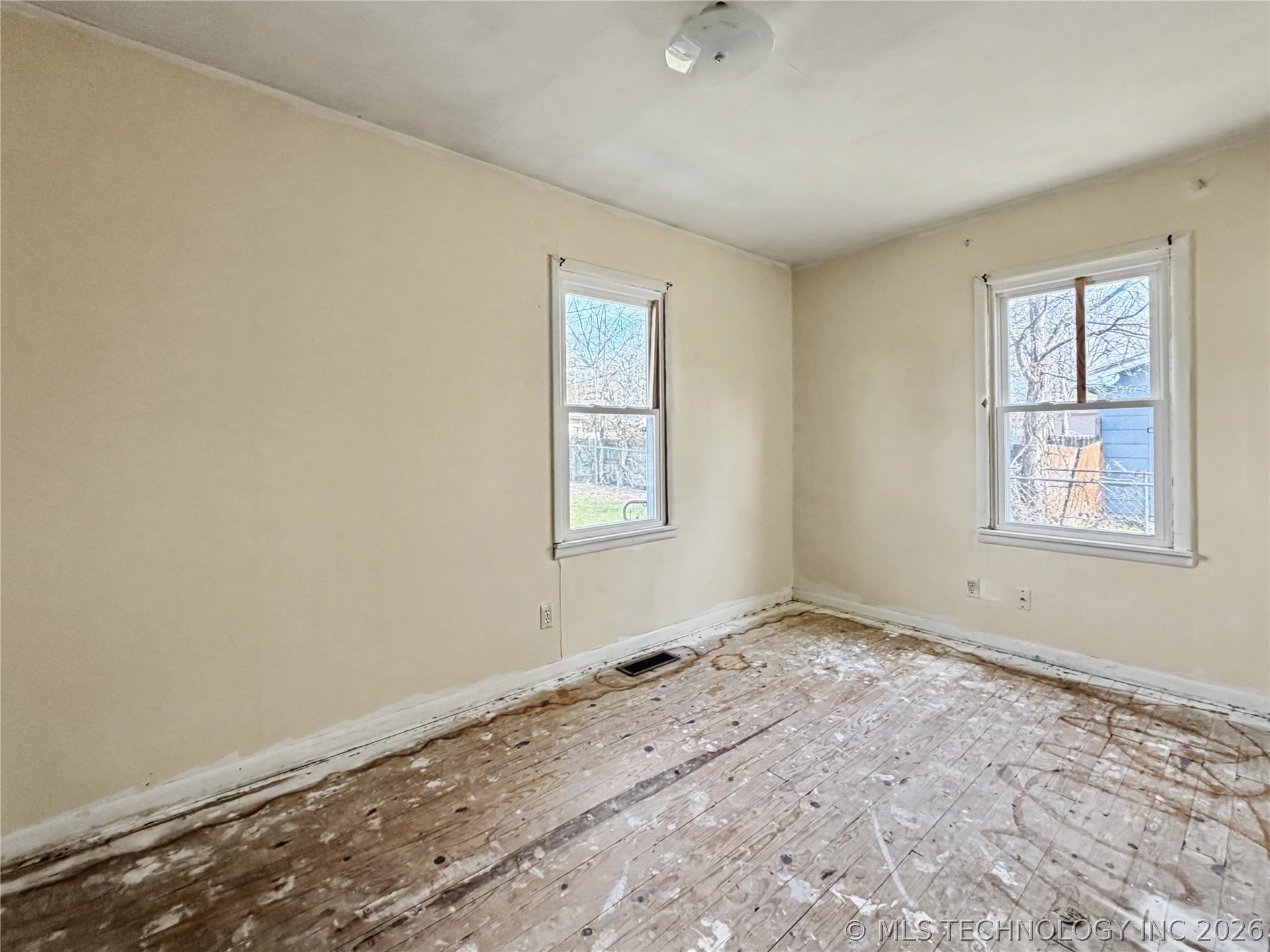 210 Northside Court Property Photo 17