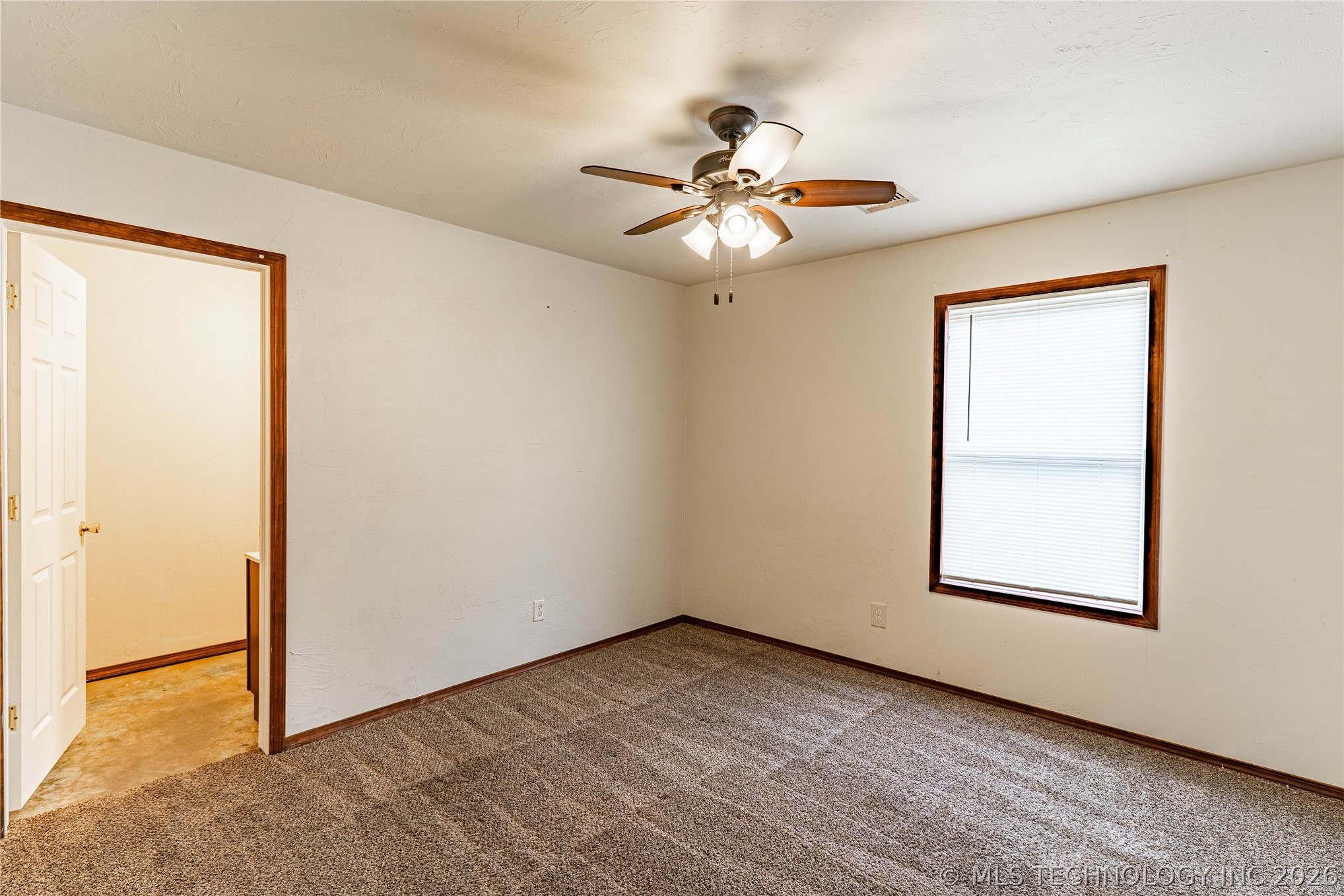 915 E Oak Street Property Photo 7