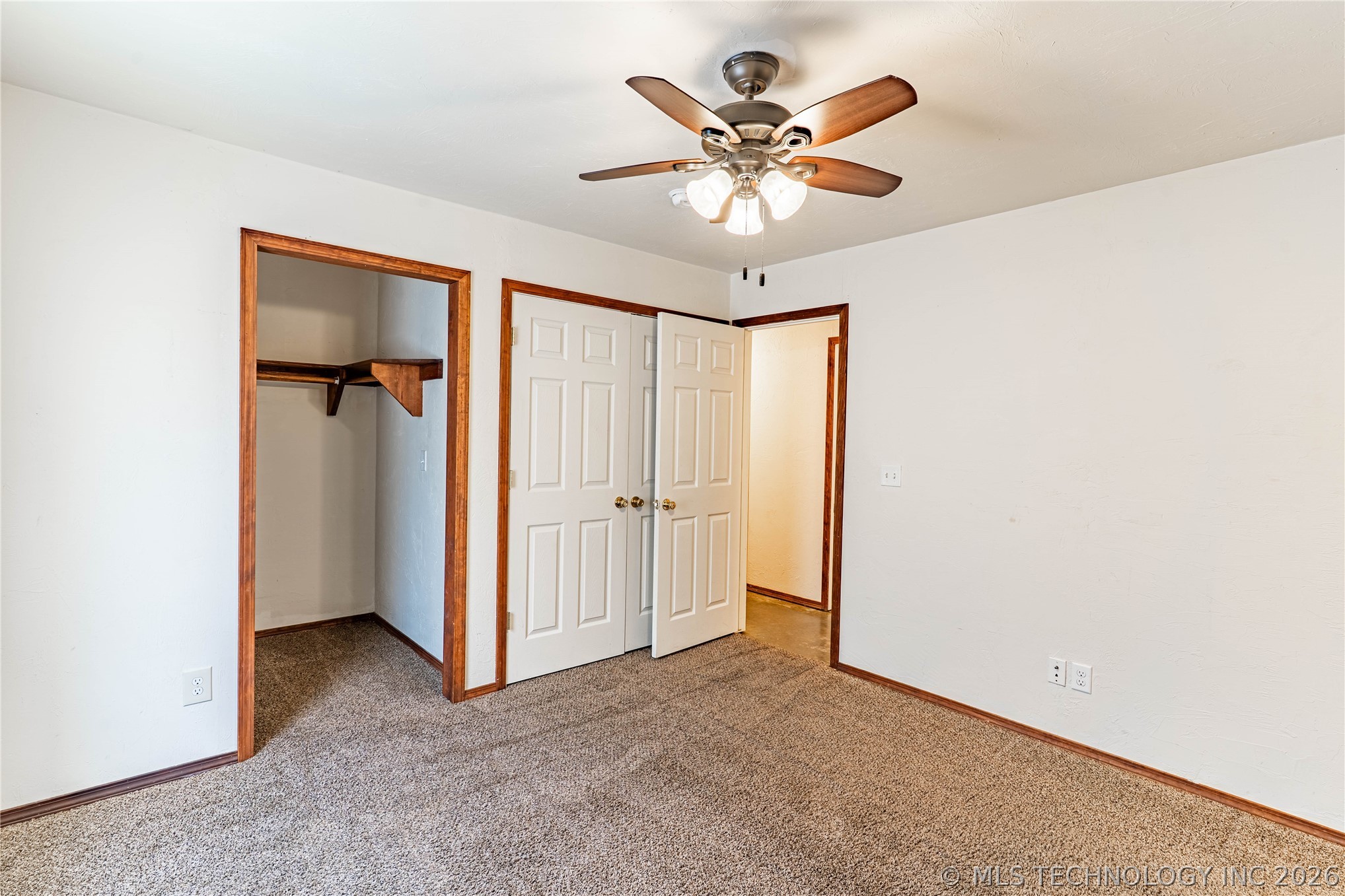 915 E Oak Street Property Photo 8