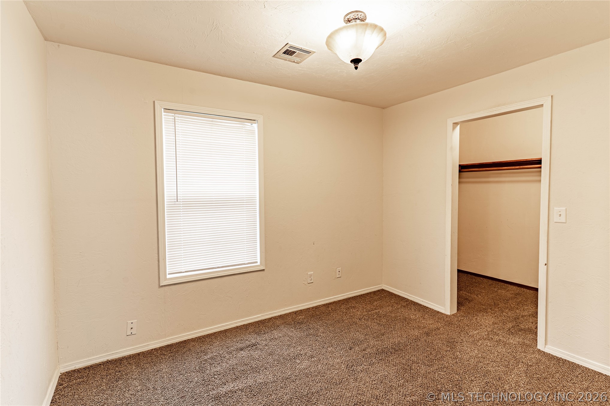 915 E Oak Street Property Photo 11