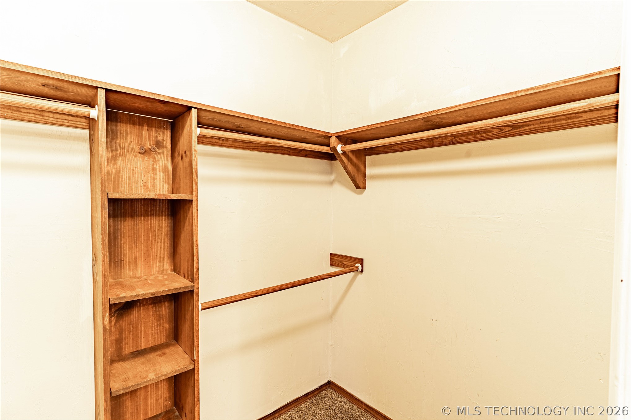 915 E Oak Street Property Photo 13