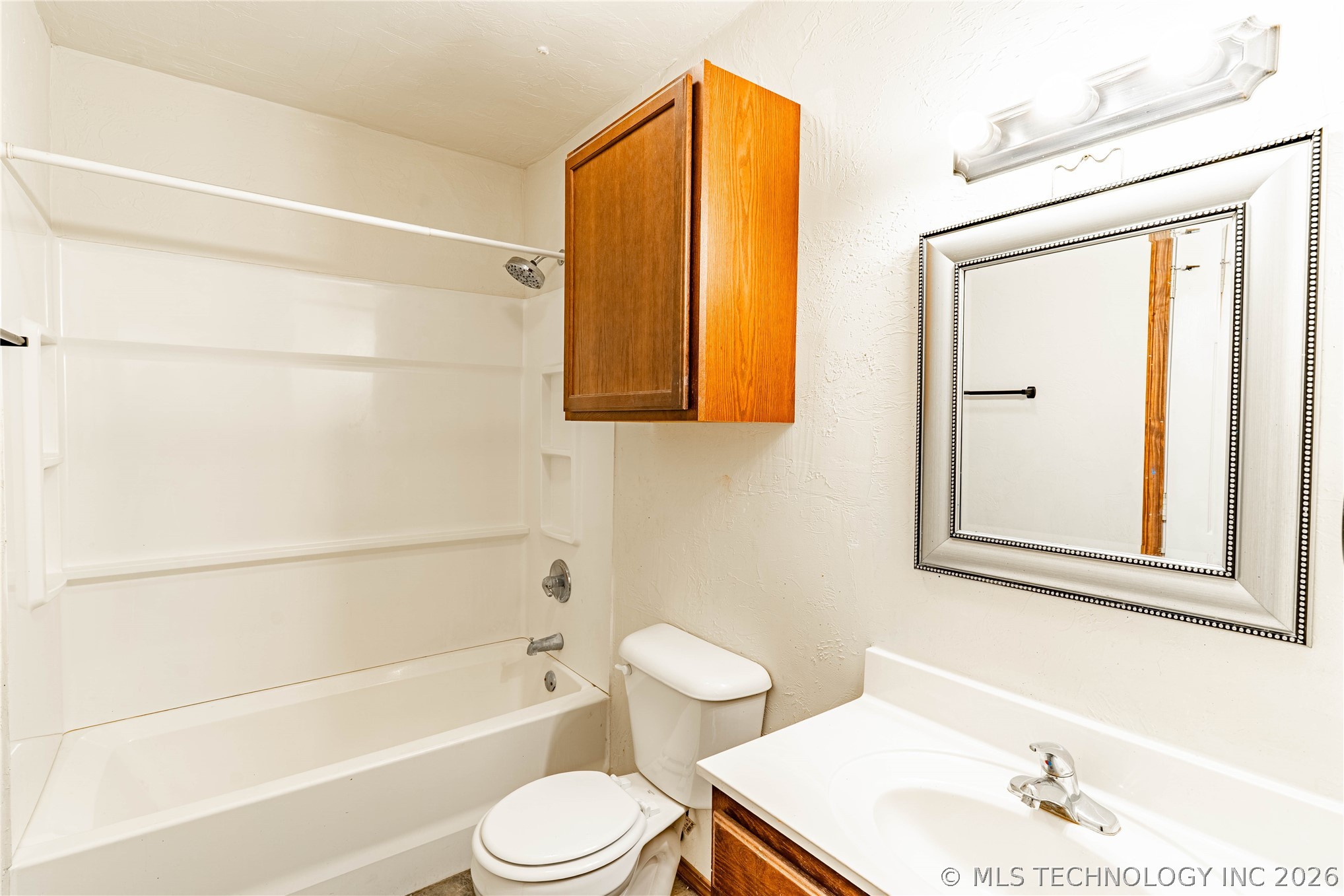 915 E Oak Street Property Photo 14